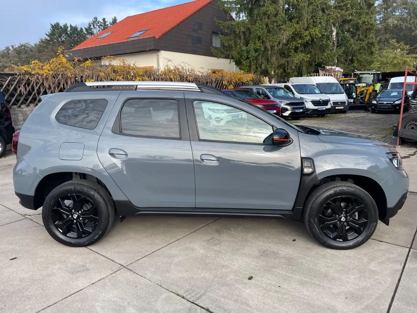 Dacia Duster II Extreme/Automatik/Navi/Klima/Kamera/AHK Grau - 2