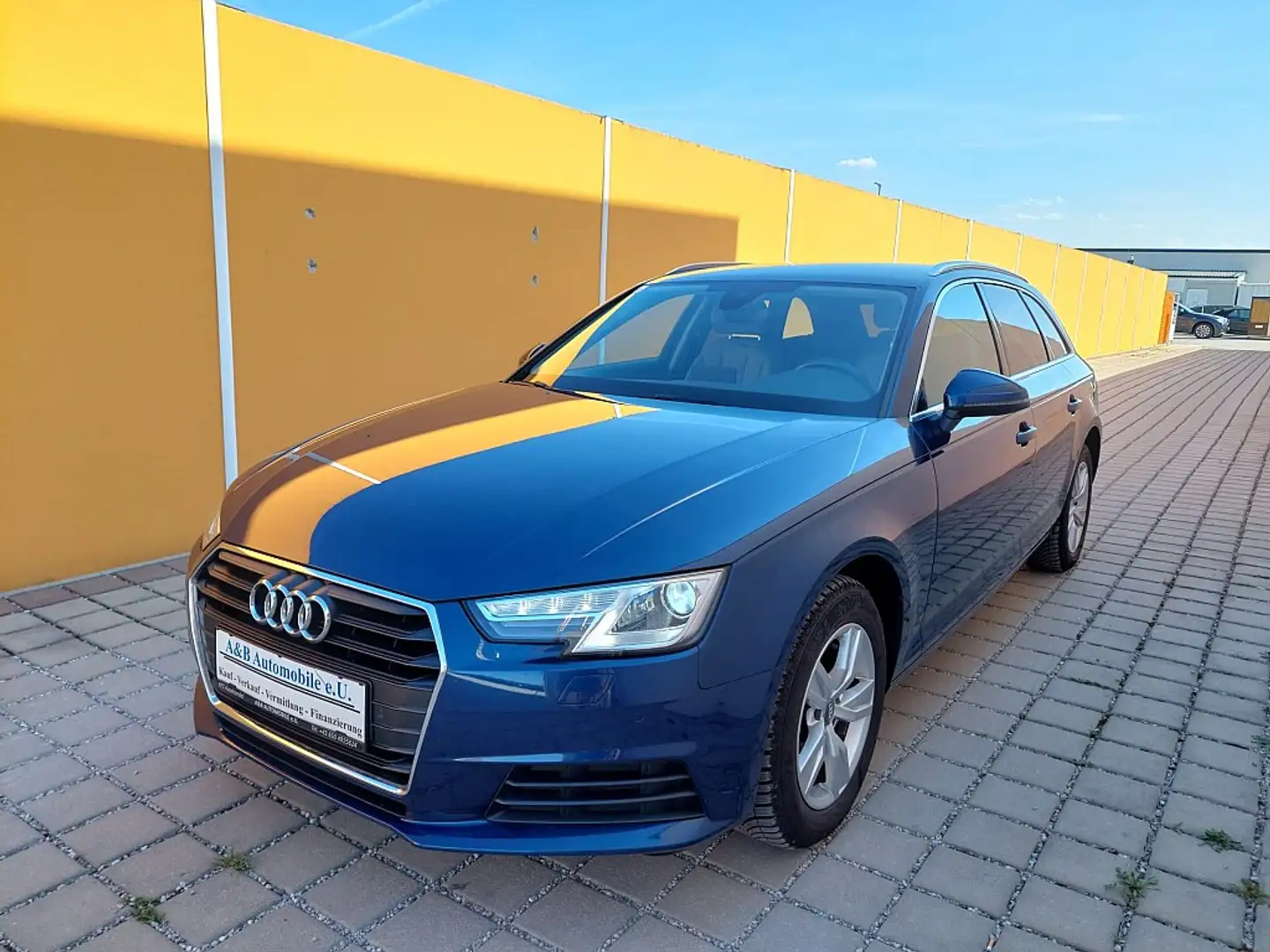 Audi A4 2,0 TDI Design S-tronic Blau - 2