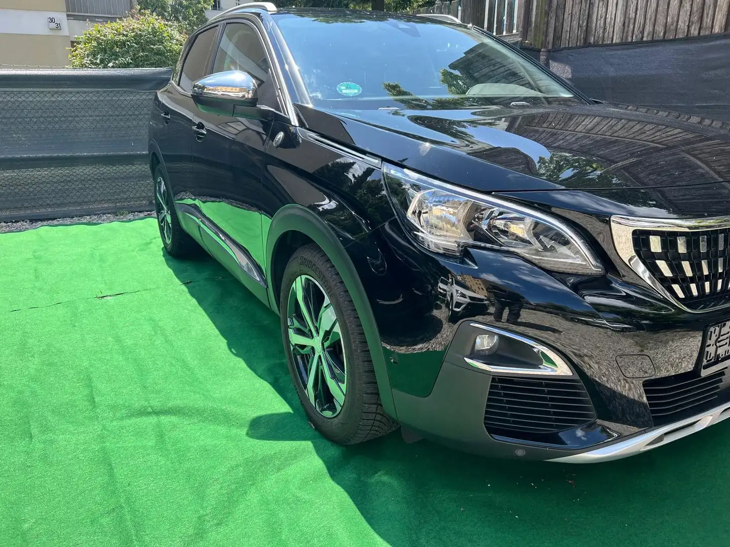 Peugeot 3008 Crossway Benzin, Automatik 131 PS Schwarz - 2
