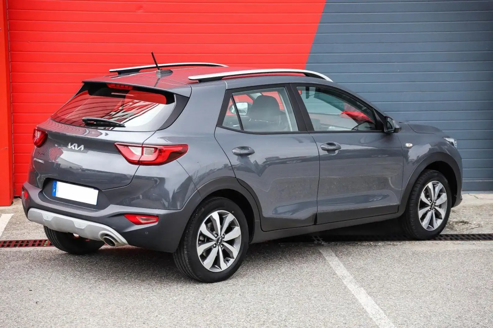 Kia Stonic 1.0 T-GDI MHEV 120 DCT Active Business CAMERA CARPLAY Gris - 2