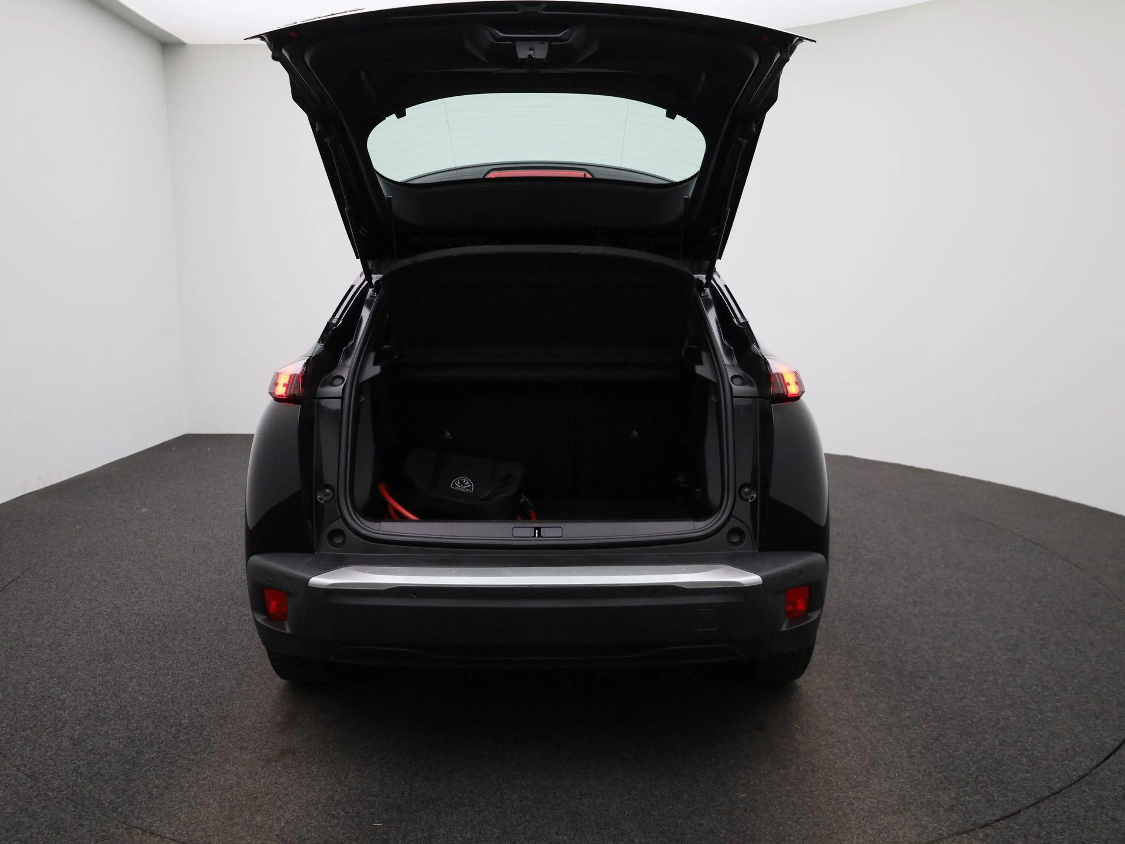 Peugeot e-2008 EV Active Pack 50 kWh | Cruise Control | Keyless | — photo 11