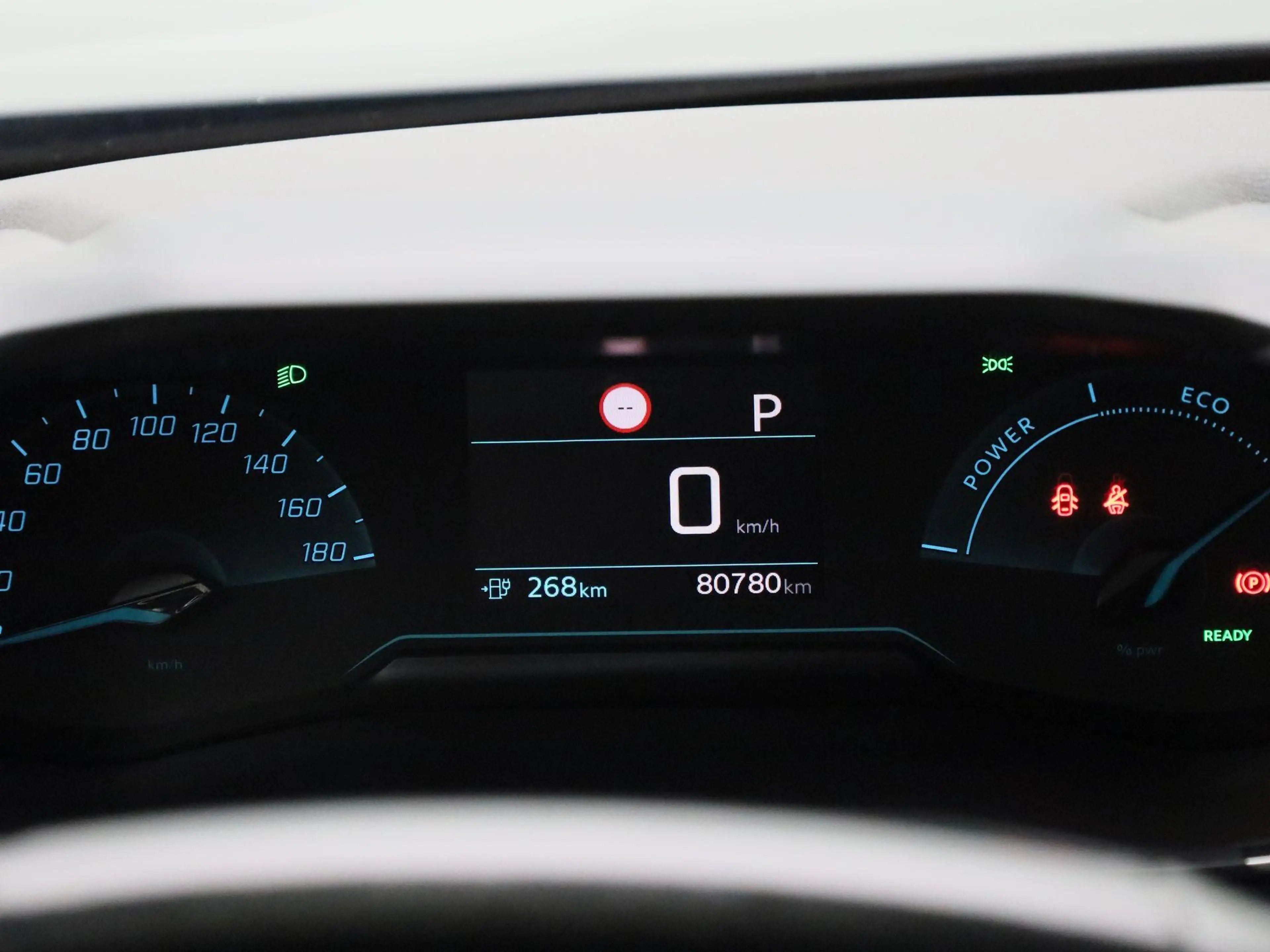 Peugeot e-2008 EV Active Pack 50 kWh | Cruise Control | Keyless | — photo 8