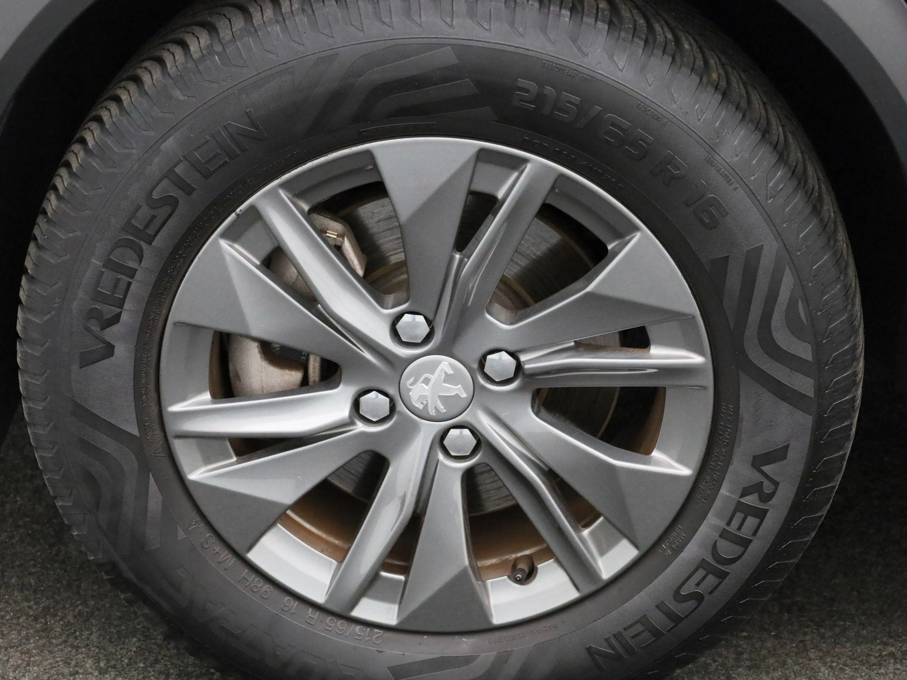 Peugeot e-2008 EV Active Pack 50 kWh | Cruise Control | Keyless | — photo 13