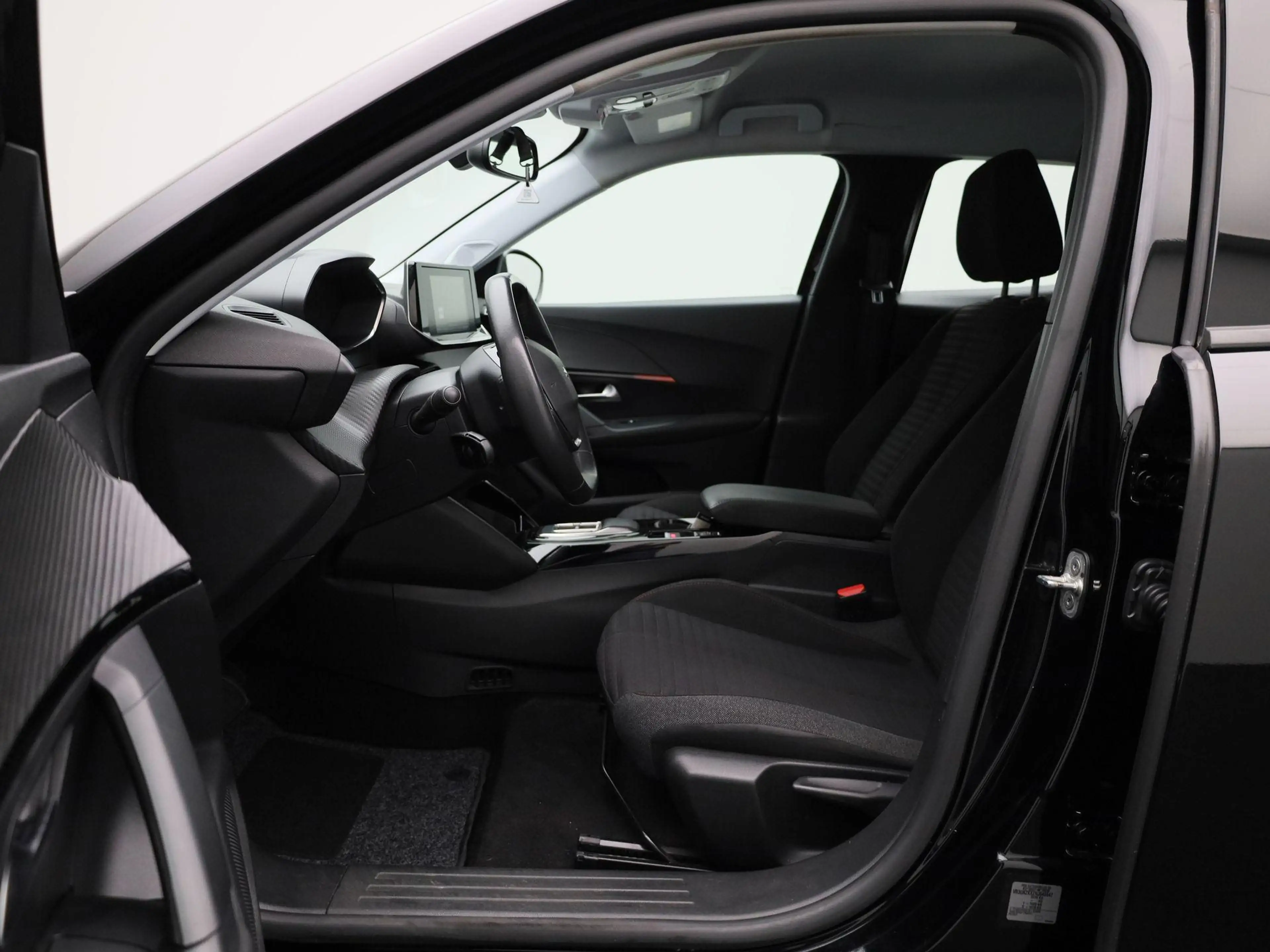 Peugeot e-2008 EV Active Pack 50 kWh | Cruise Control | Keyless | — photo 9