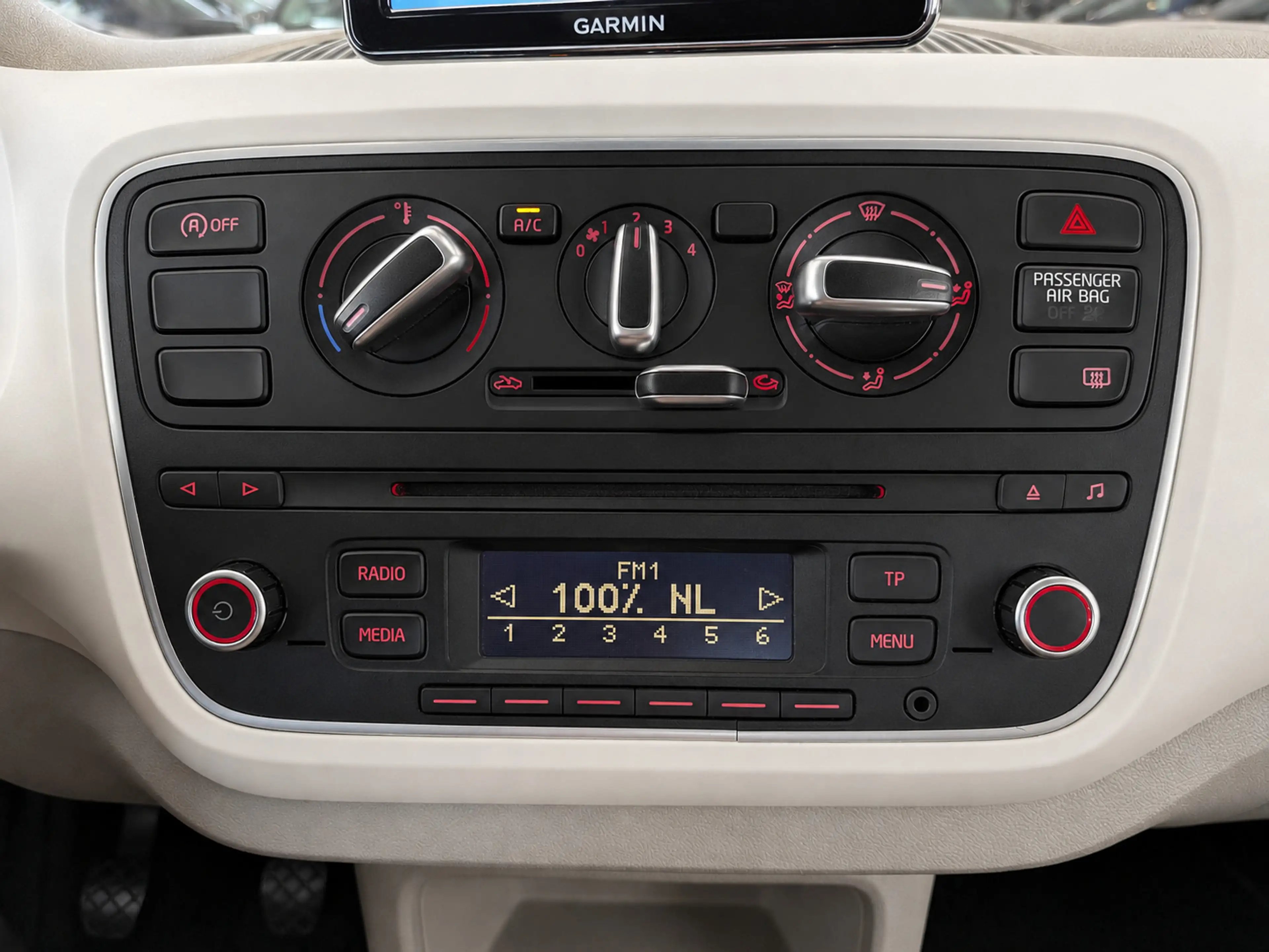 SEAT Mii 1.0 Chill Out Panoramadak, Airco, Stuurbekrachtigi — photo 15
