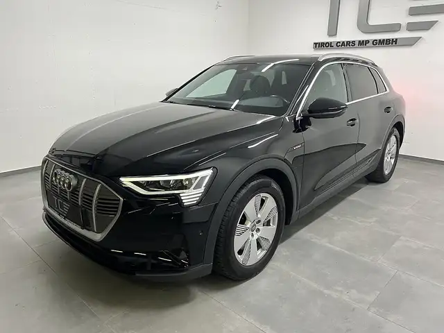 Audi E-Tron view 3