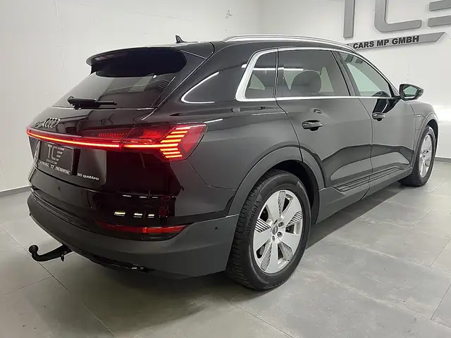 Audi E-Tron view 8