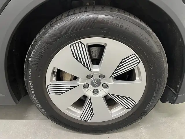 Audi E-Tron view 10