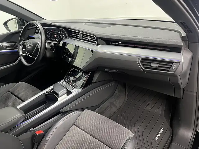 Audi E-Tron view 12