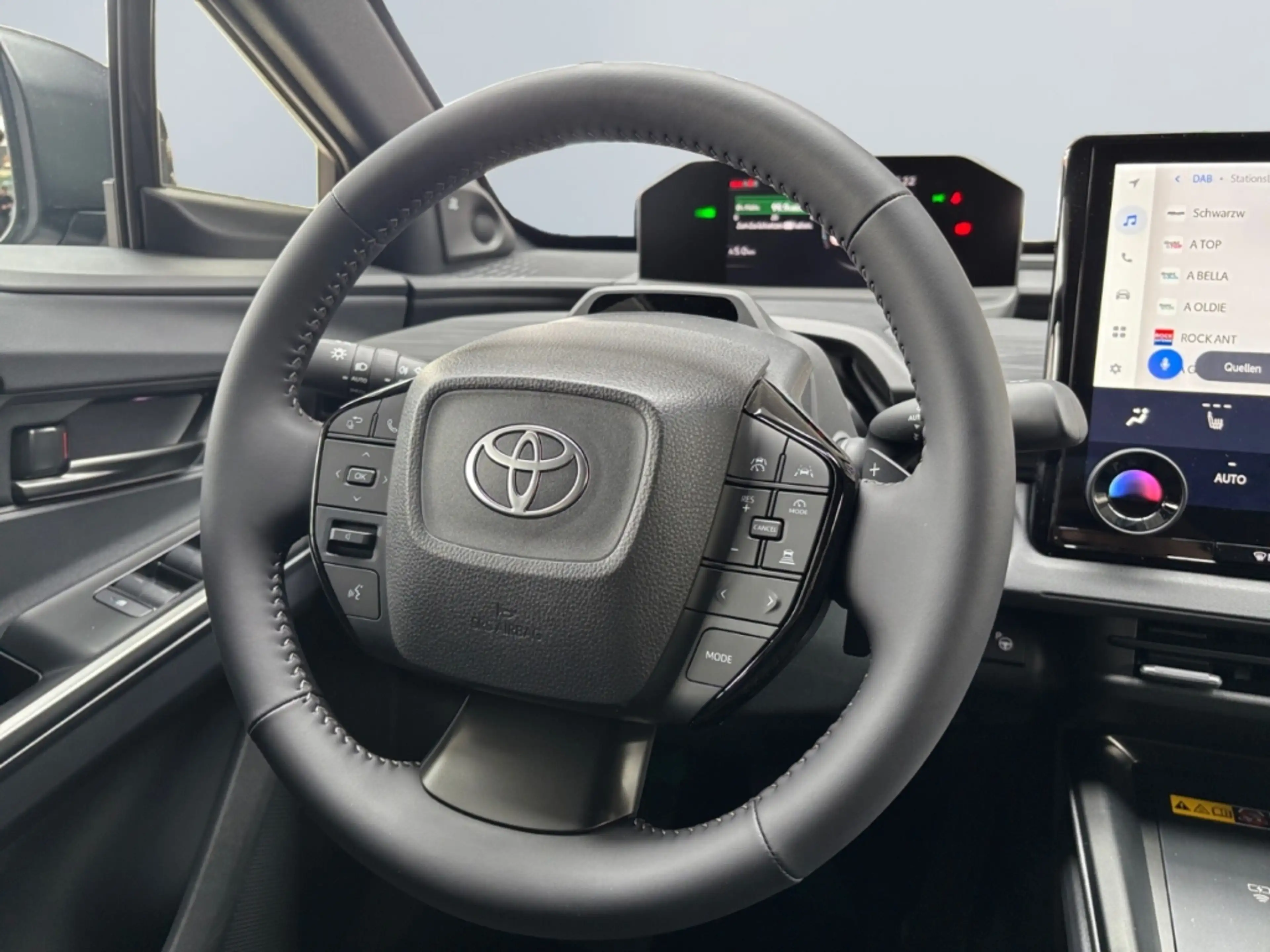 Toyota C-HR+ BEV 4x4 *Lounge *Panoramaglasdach *JBL — photo 10