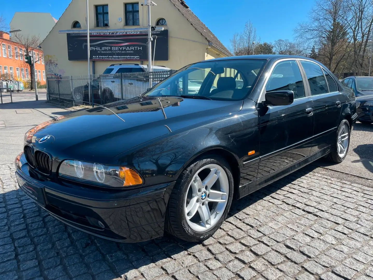 BMW 520 iA Limousine*SPORT*AUT.*KLIMA*NAVI*KAMERA*2.H crna - 1