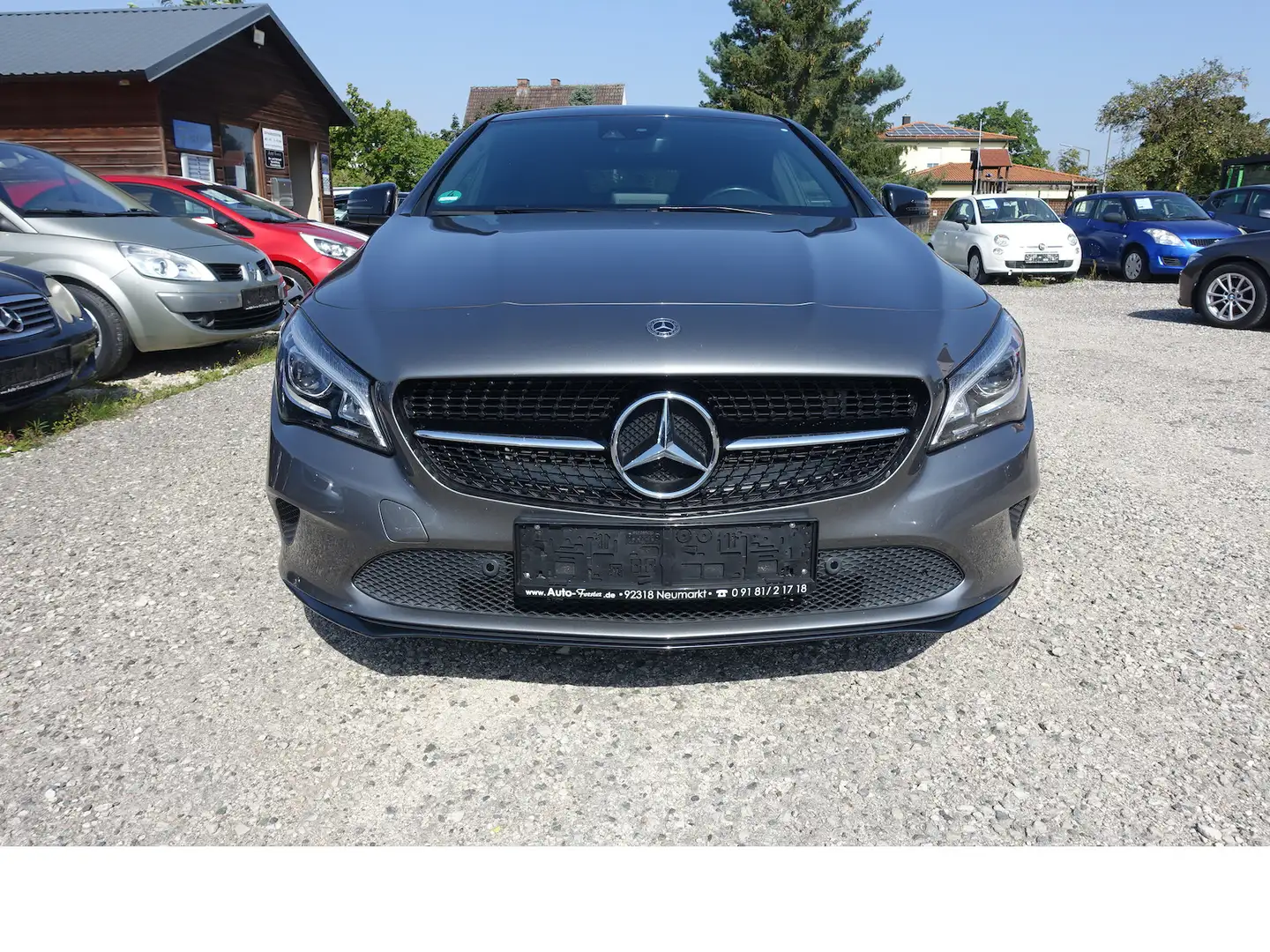 Mercedes-Benz CLA 200 Urban Style Edition LED Pano AHK Alu 18´´ Grau - 2