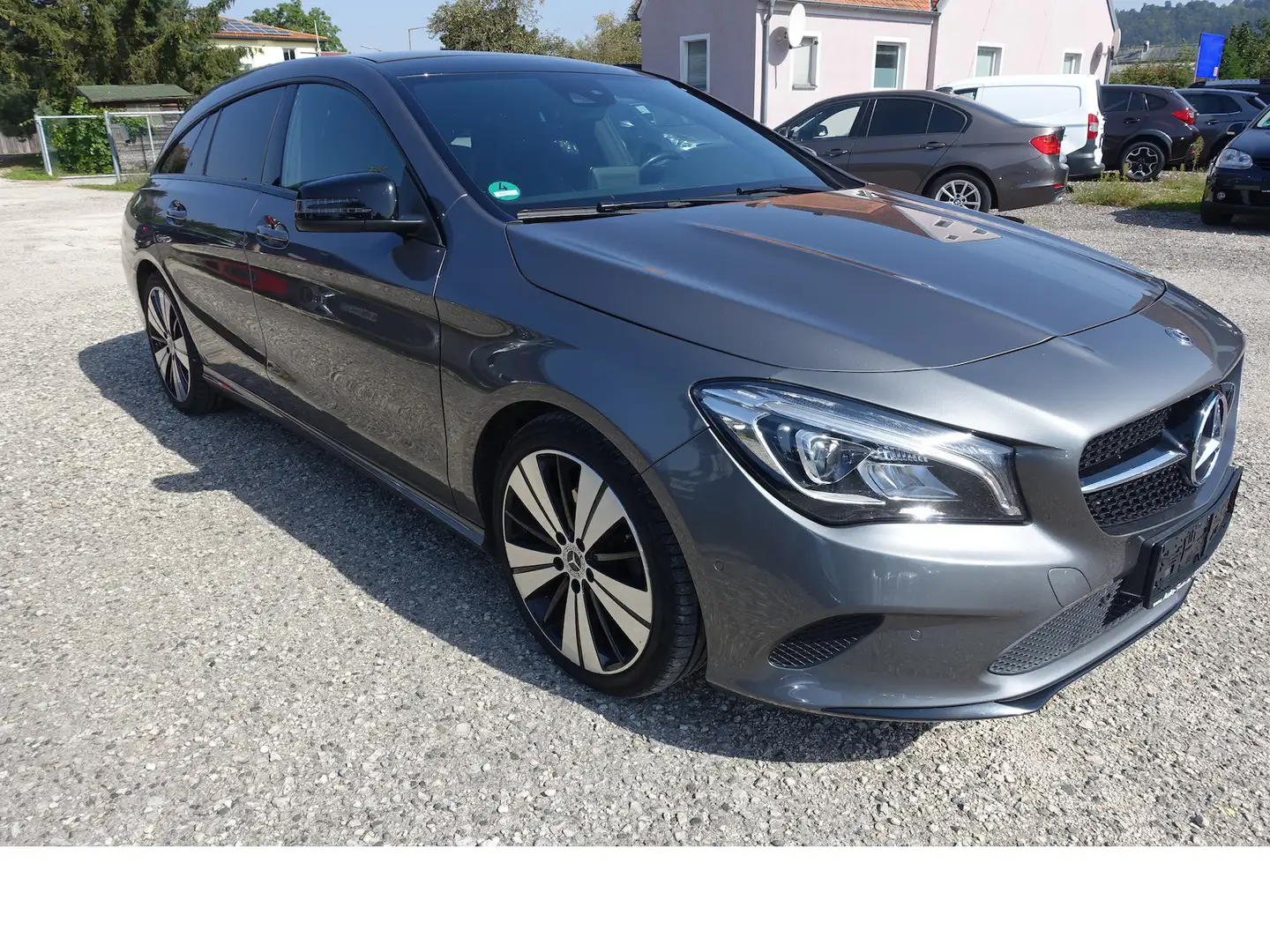 Mercedes-Benz CLA 200 Urban Style Edition LED Pano AHK Alu 18´´ Grau - 1
