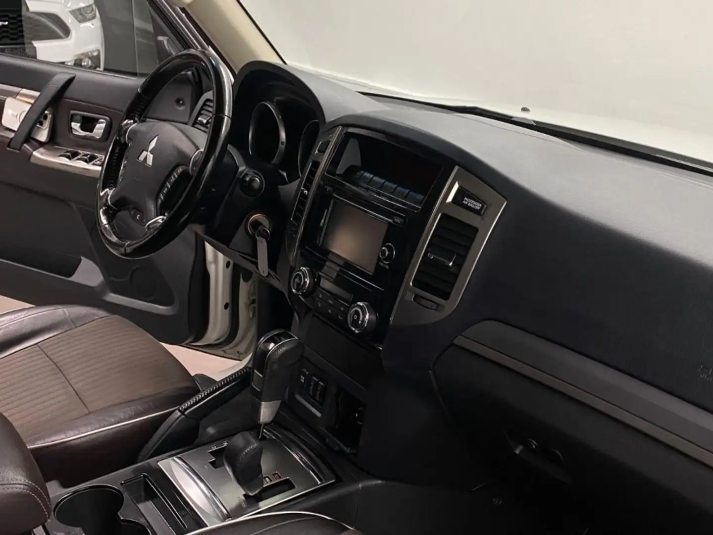 Mitsubishi Pajero 3.2 DI-D 16V 5p. DPF Bianco - 1