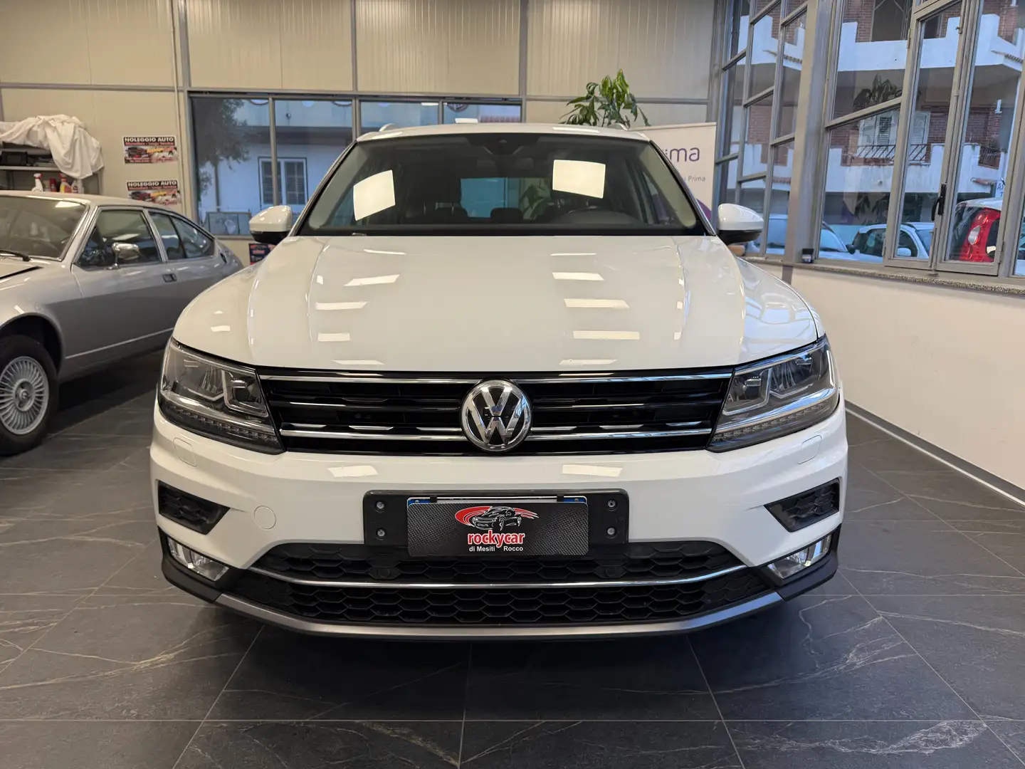 Volkswagen Tiguan Volkswagen Tiguan 2.0 TDI SCR 4MOTION Business Blanc - 1
