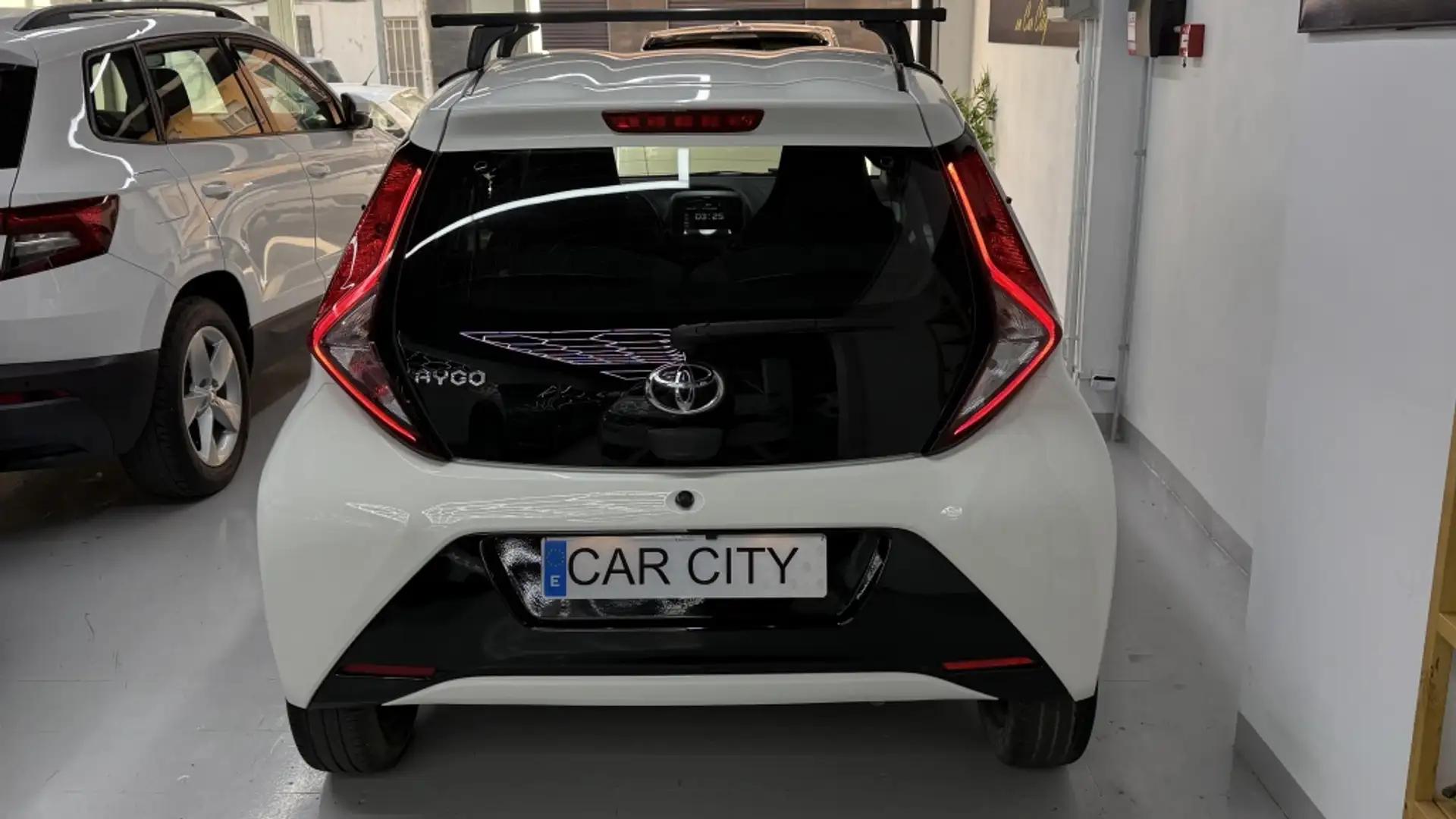 Toyota Aygo 70 x-play Blanco - 2
