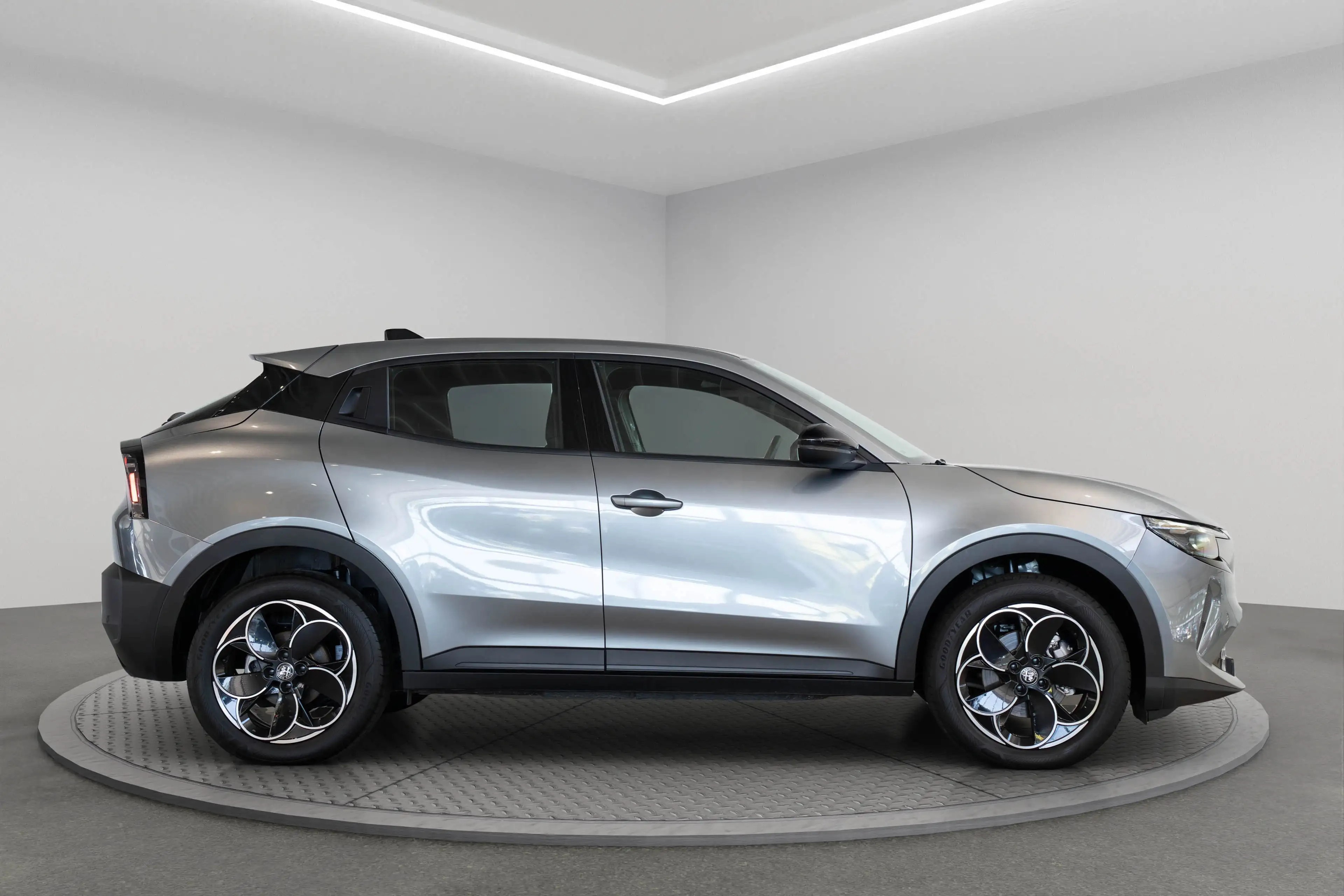 Alfa Romeo Junior Elettrica 54 kWh | SOH 95% | Apple Carplay & Andro — photo 6