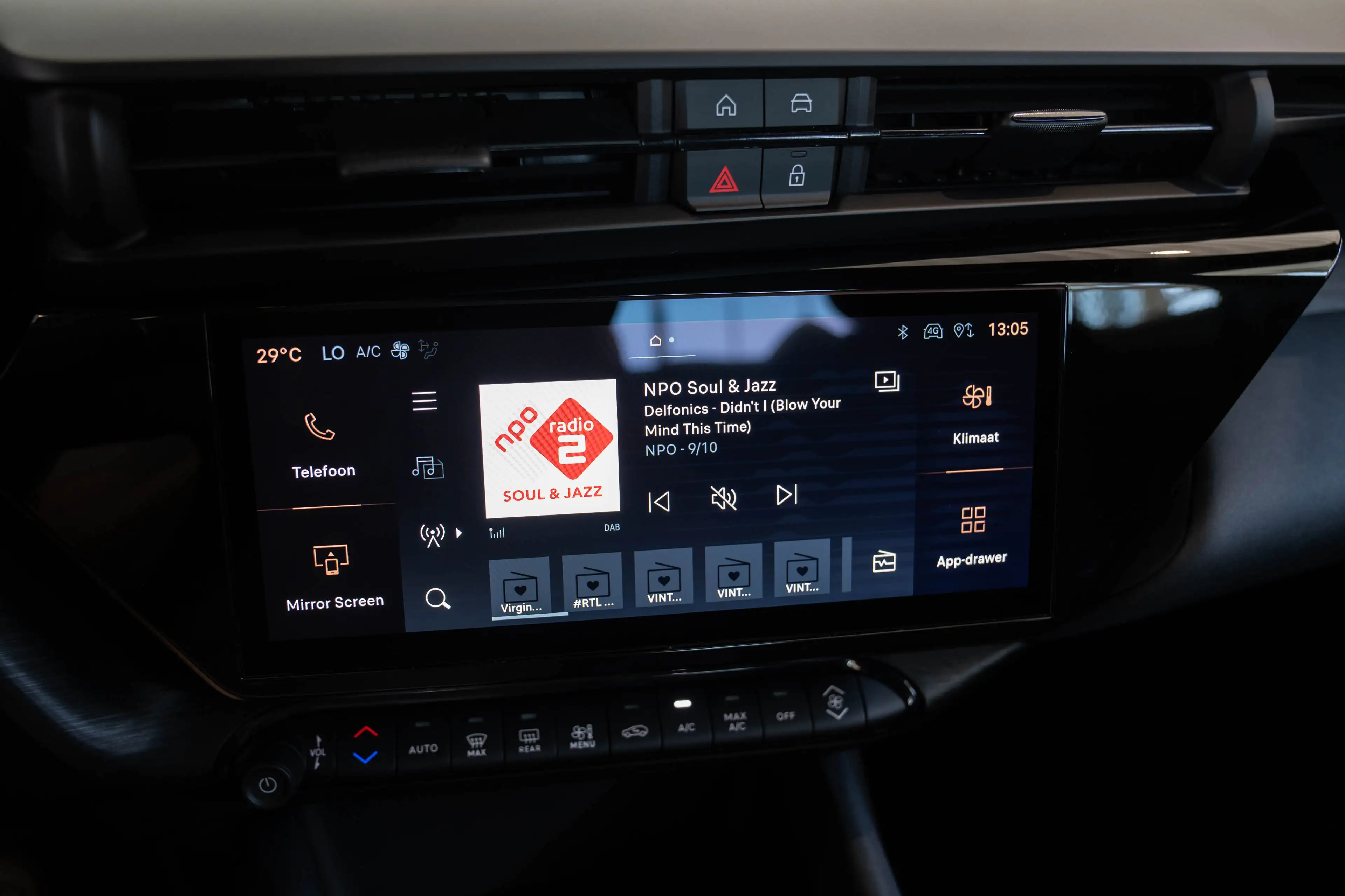 Alfa Romeo Junior Elettrica 54 kWh | SOH 95% | Apple Carplay & Andro — photo 25