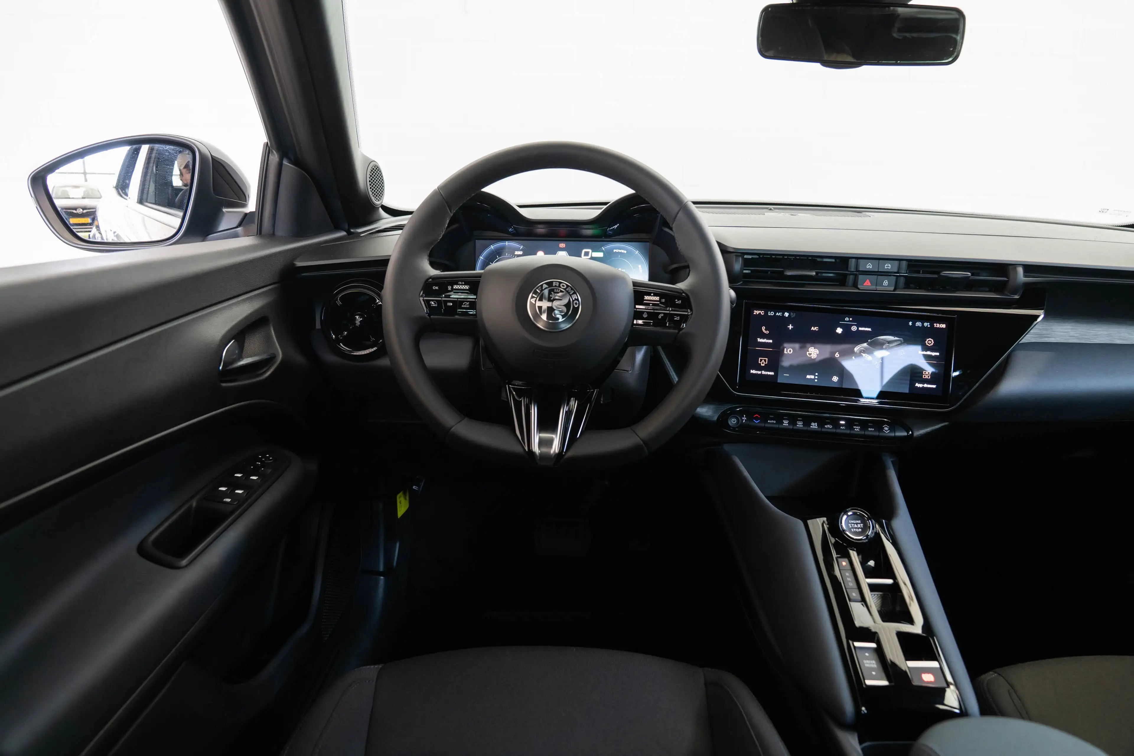 Alfa Romeo Junior Elettrica 54 kWh | SOH 95% | Apple Carplay & Andro — photo 32