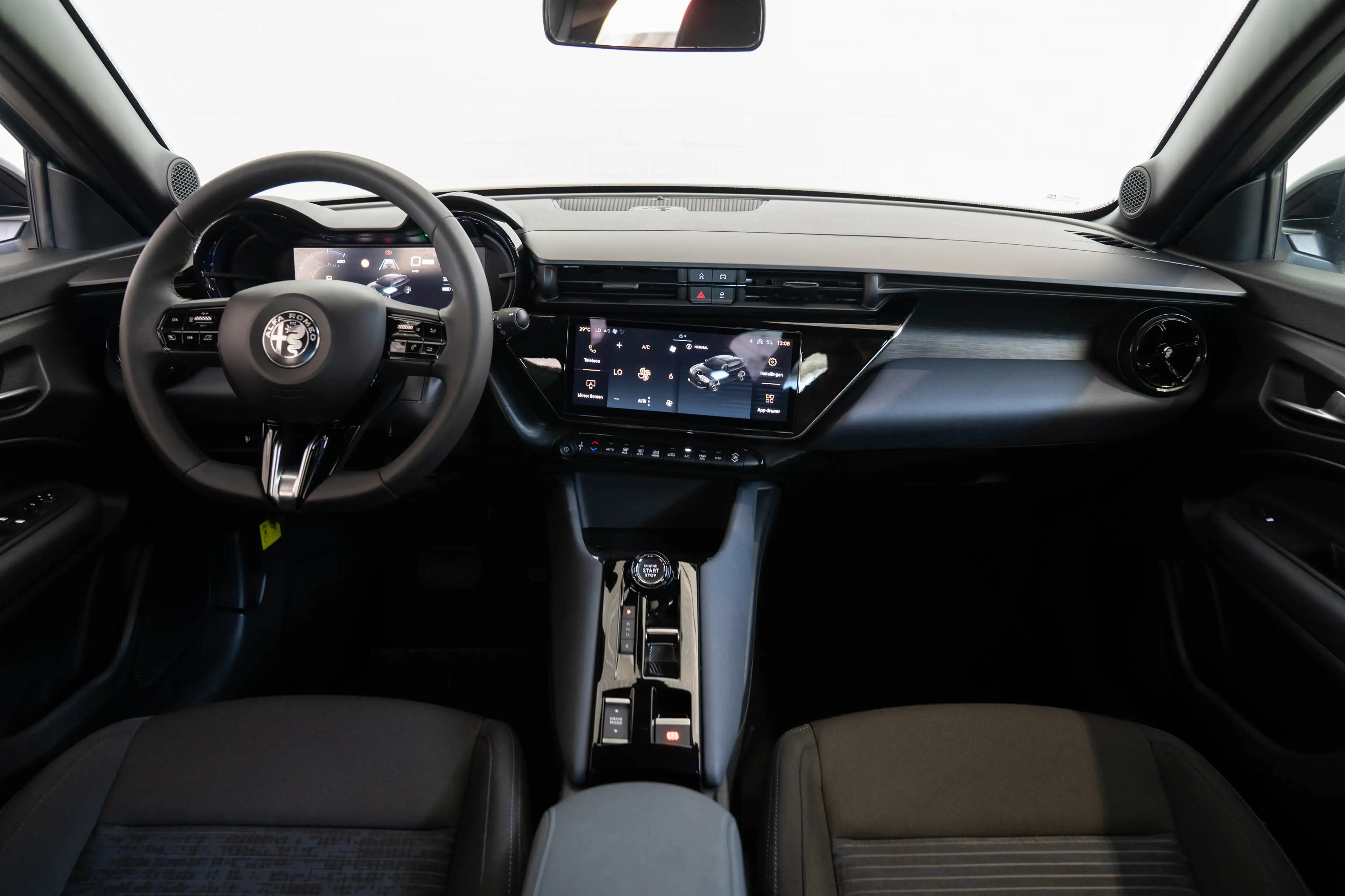 Alfa Romeo Junior Elettrica 54 kWh | SOH 95% | Apple Carplay & Andro — photo 30
