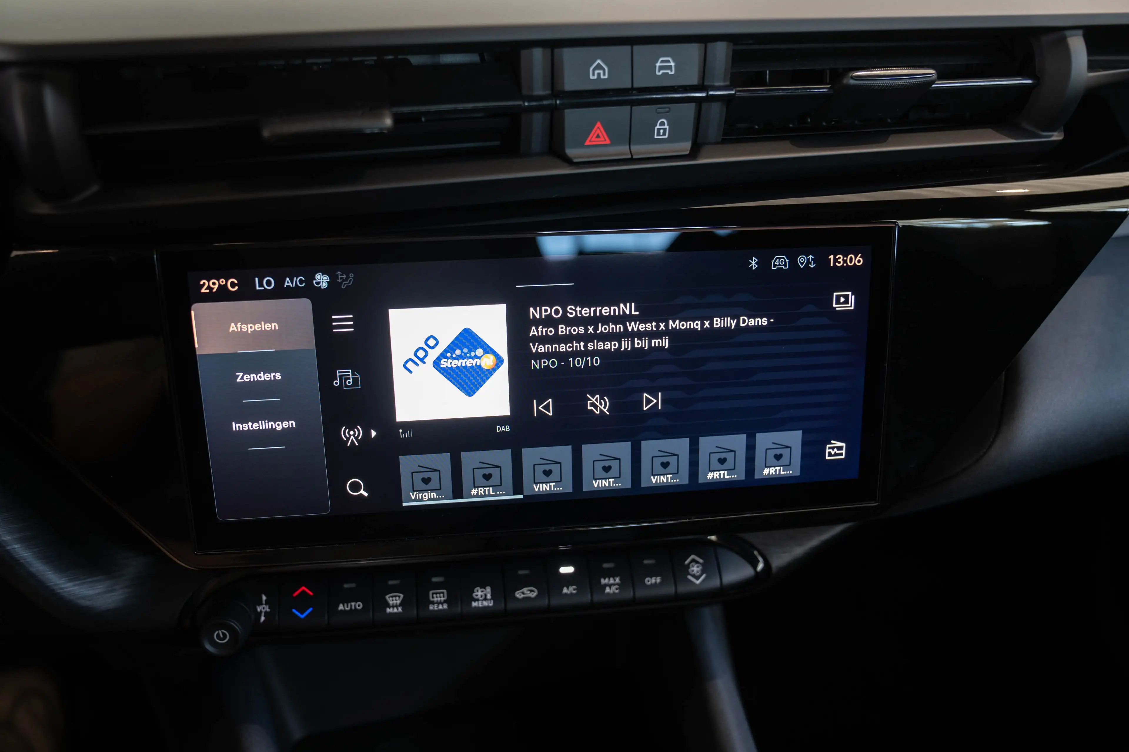 Alfa Romeo Junior Elettrica 54 kWh | SOH 95% | Apple Carplay & Andro — photo 27