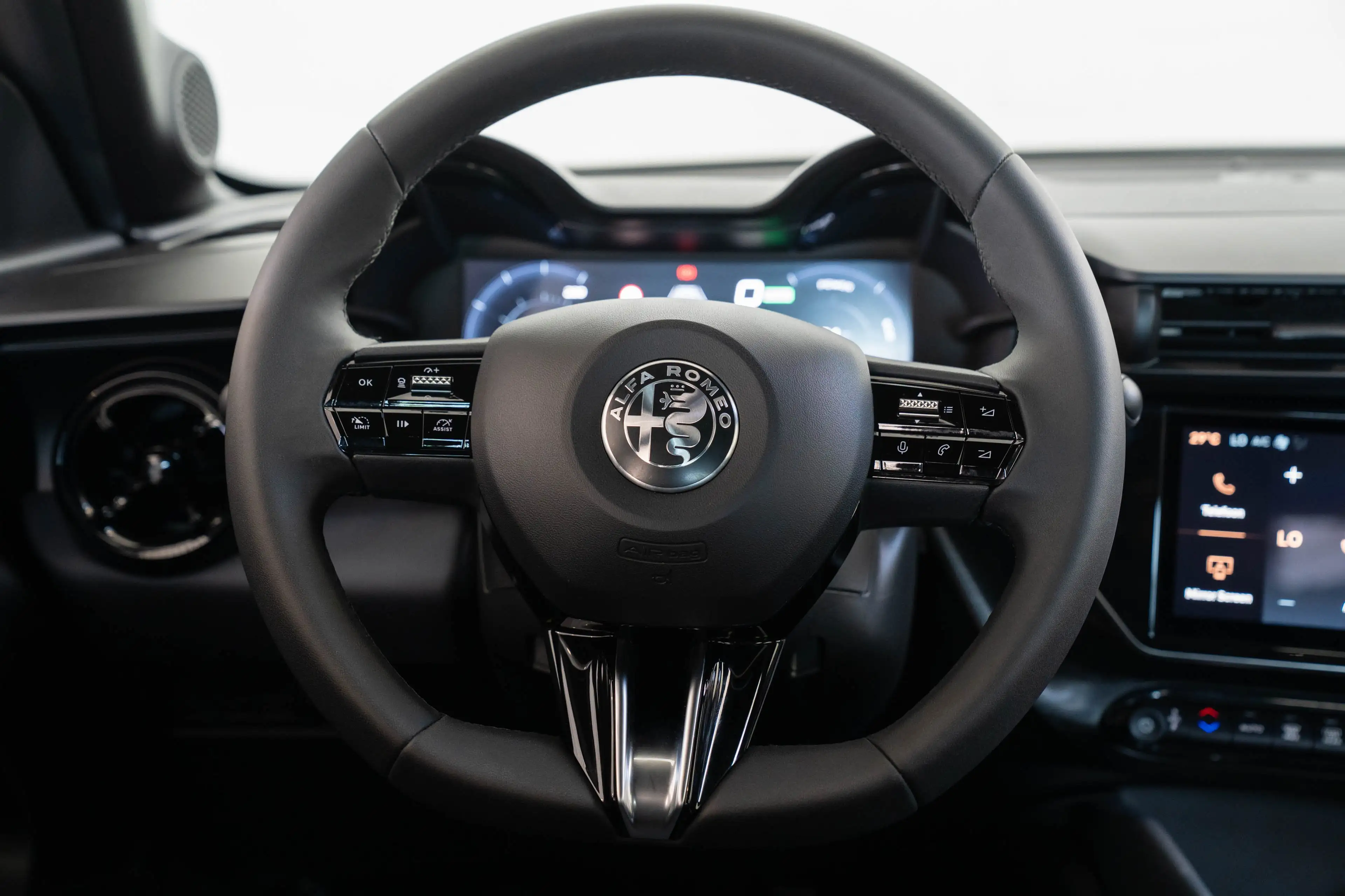 Alfa Romeo Junior Elettrica 54 kWh | SOH 95% | Apple Carplay & Andro — photo 33