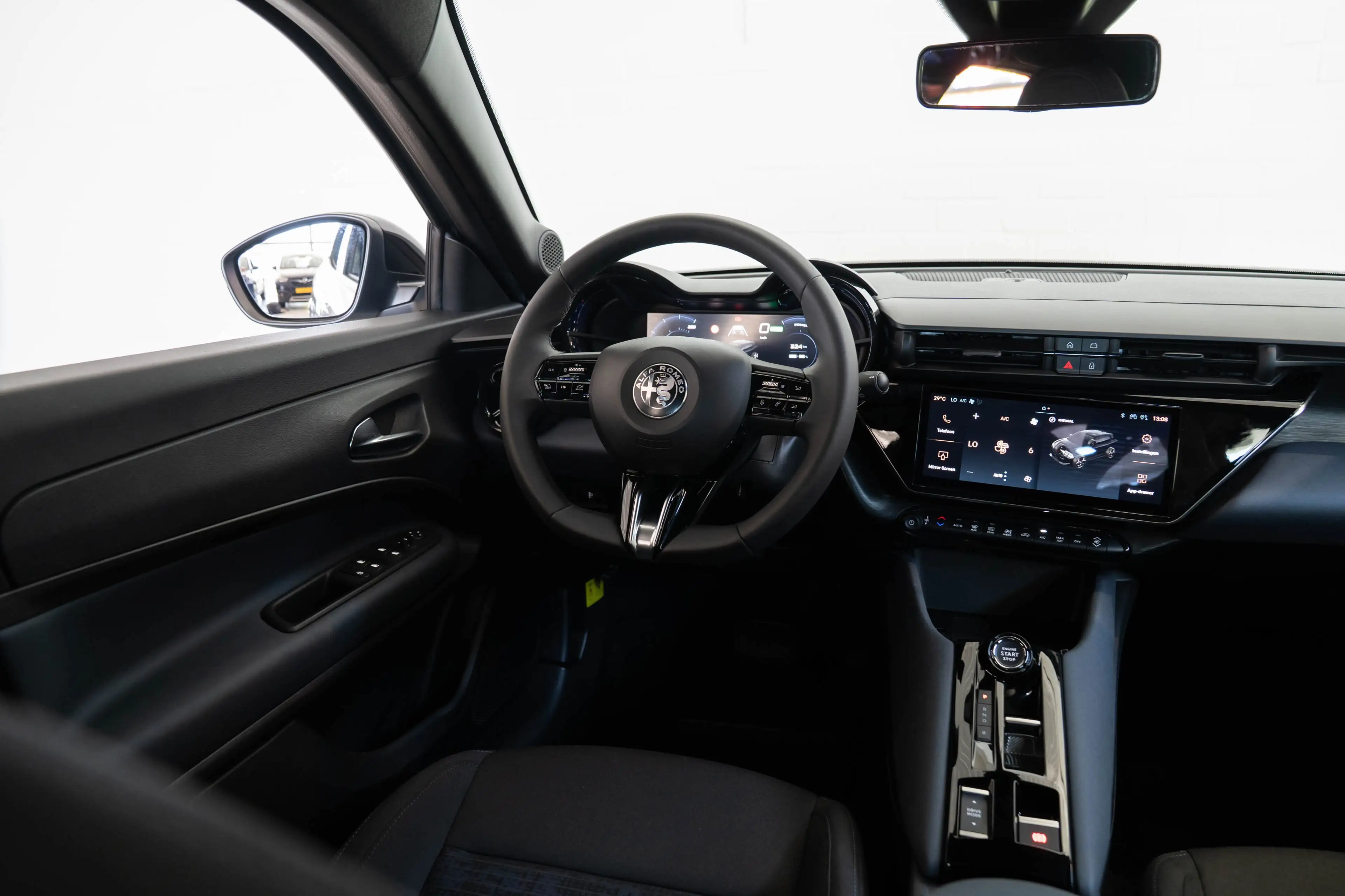 Alfa Romeo Junior Elettrica 54 kWh | SOH 95% | Apple Carplay & Andro — photo 31