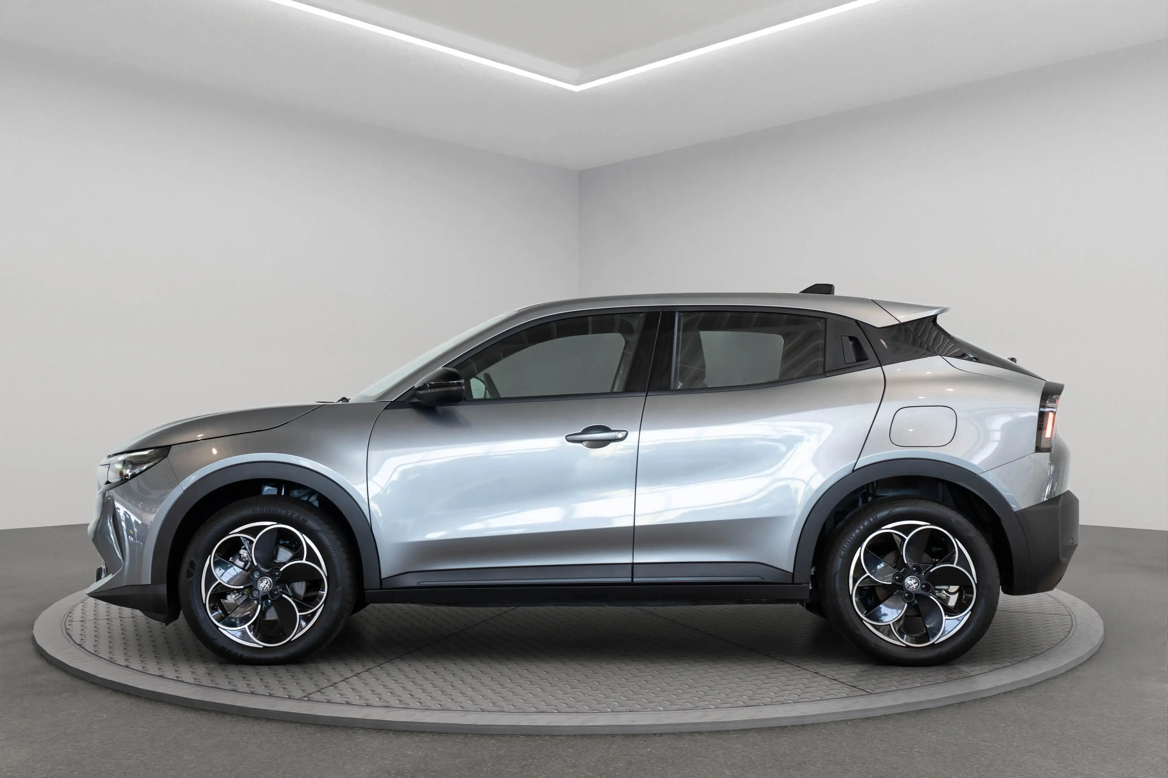 Alfa Romeo Junior Elettrica 54 kWh | SOH 95% | Apple Carplay & Andro — photo 4