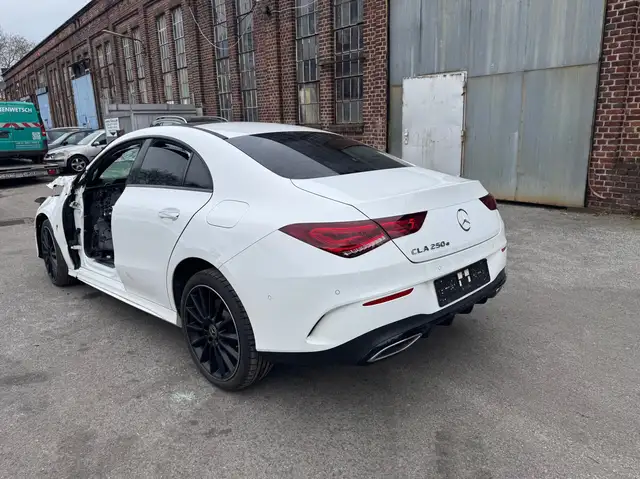 Mercedes-Benz CLA 250 CLA 250 e AMG Line Panoramadach Automatik 1. Hand