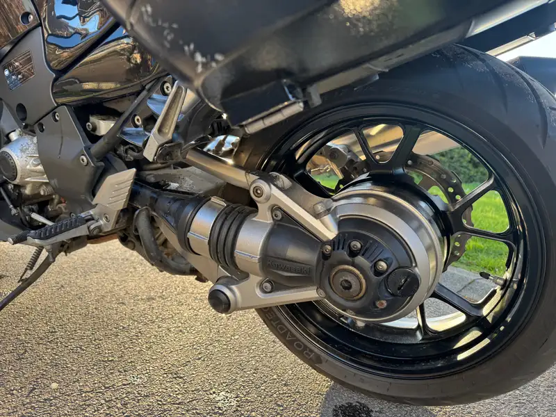 Kawasaki GTR 1400 - foto 8