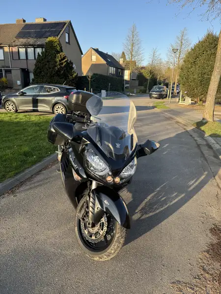 Kawasaki GTR 1400 - foto 5