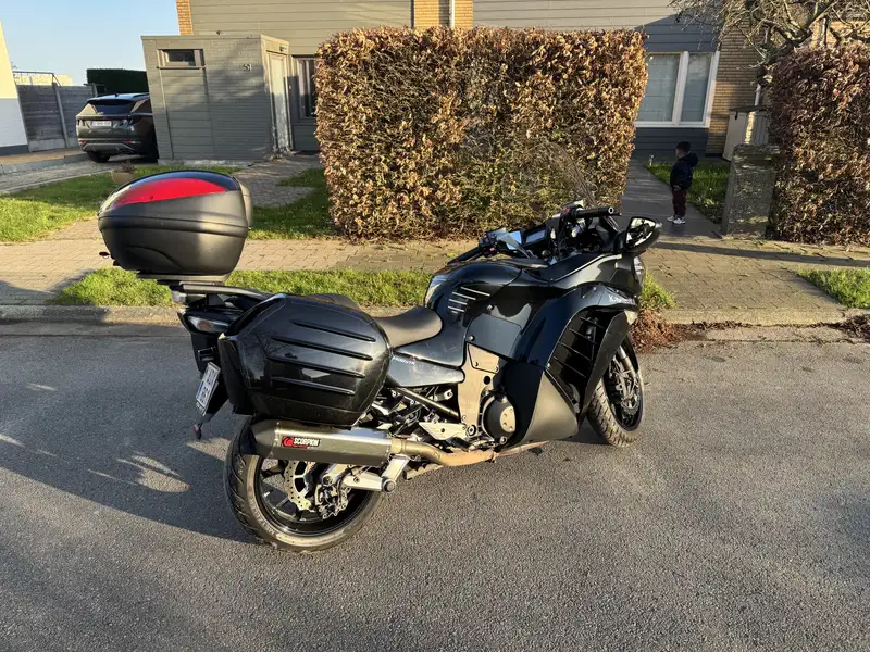 Kawasaki GTR 1400 - foto 3