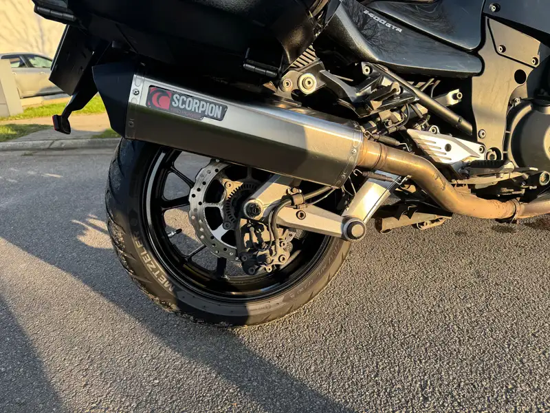 Kawasaki GTR 1400 - foto 7