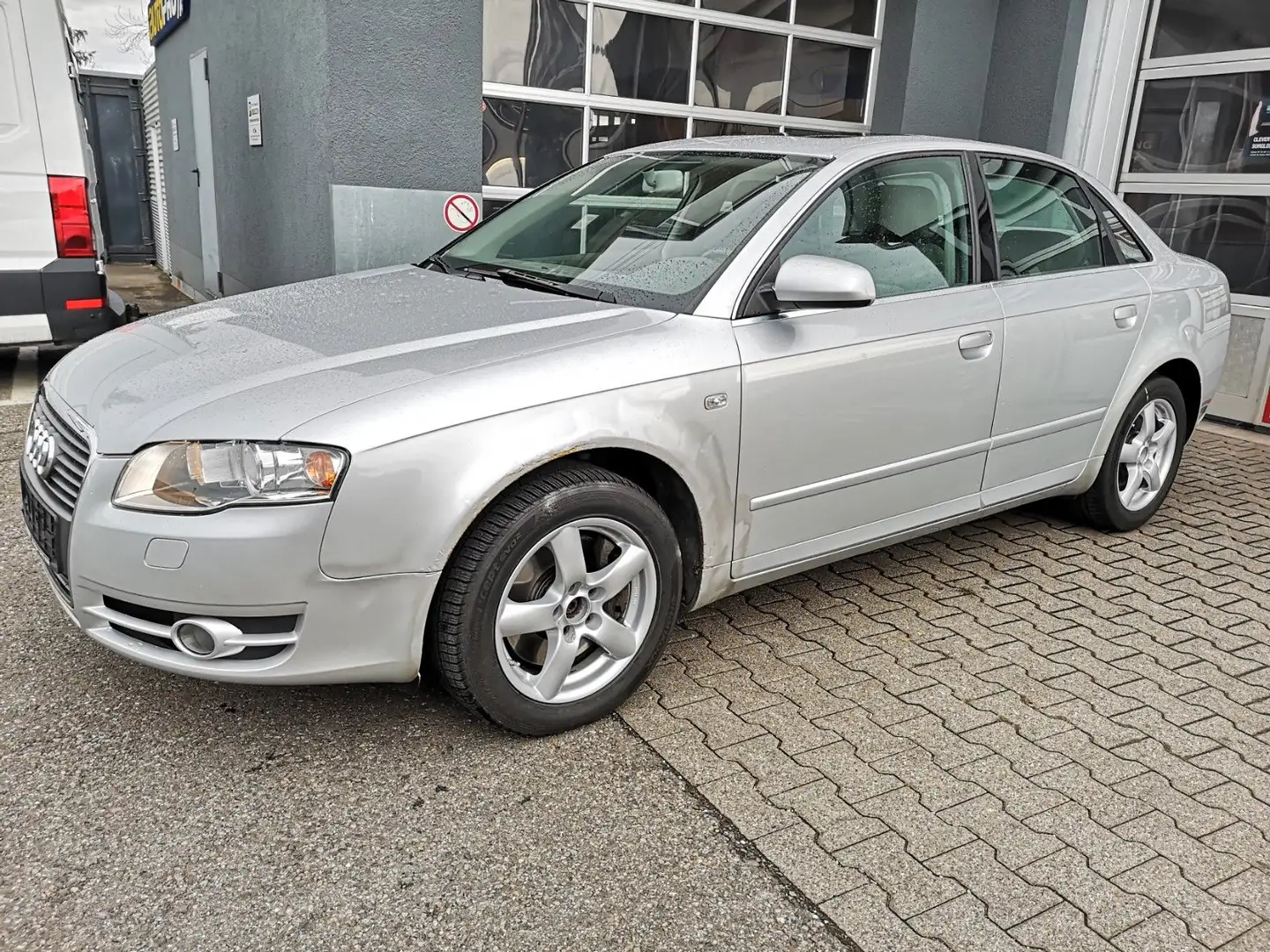 Audi A4 Lim. 2.0 TFSI quattro NAVI Klimaautomatik ALU Argento - 1