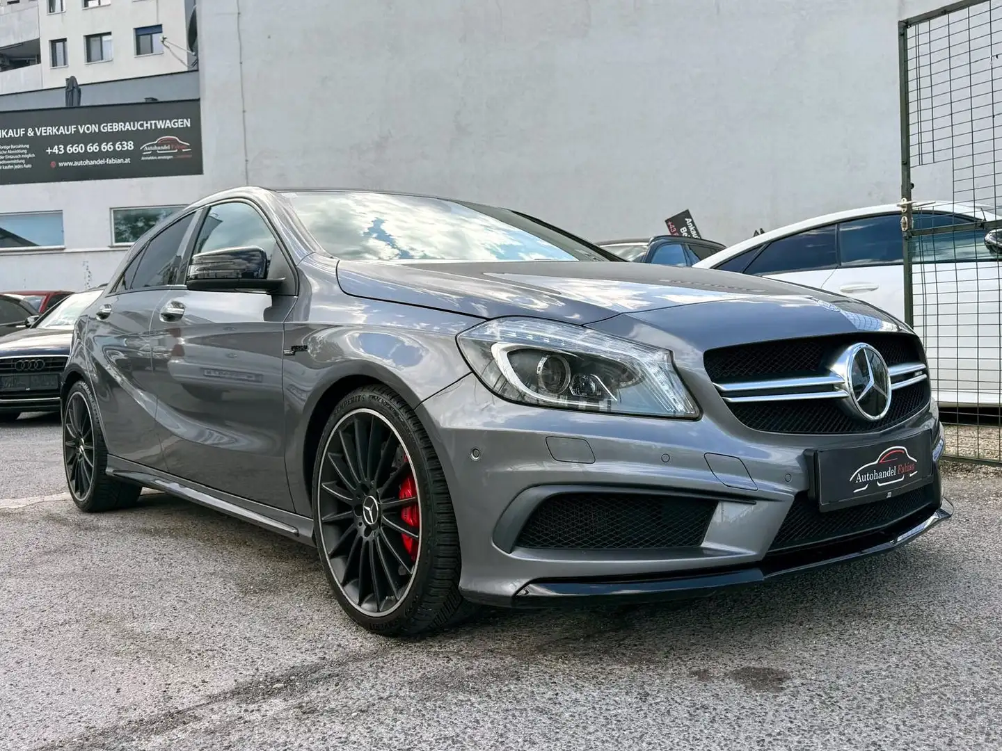 Mercedes-Benz A 45 AMG 4MATIC Automatik 360PS **AMG SPORT Exklusiv** Grau - 2