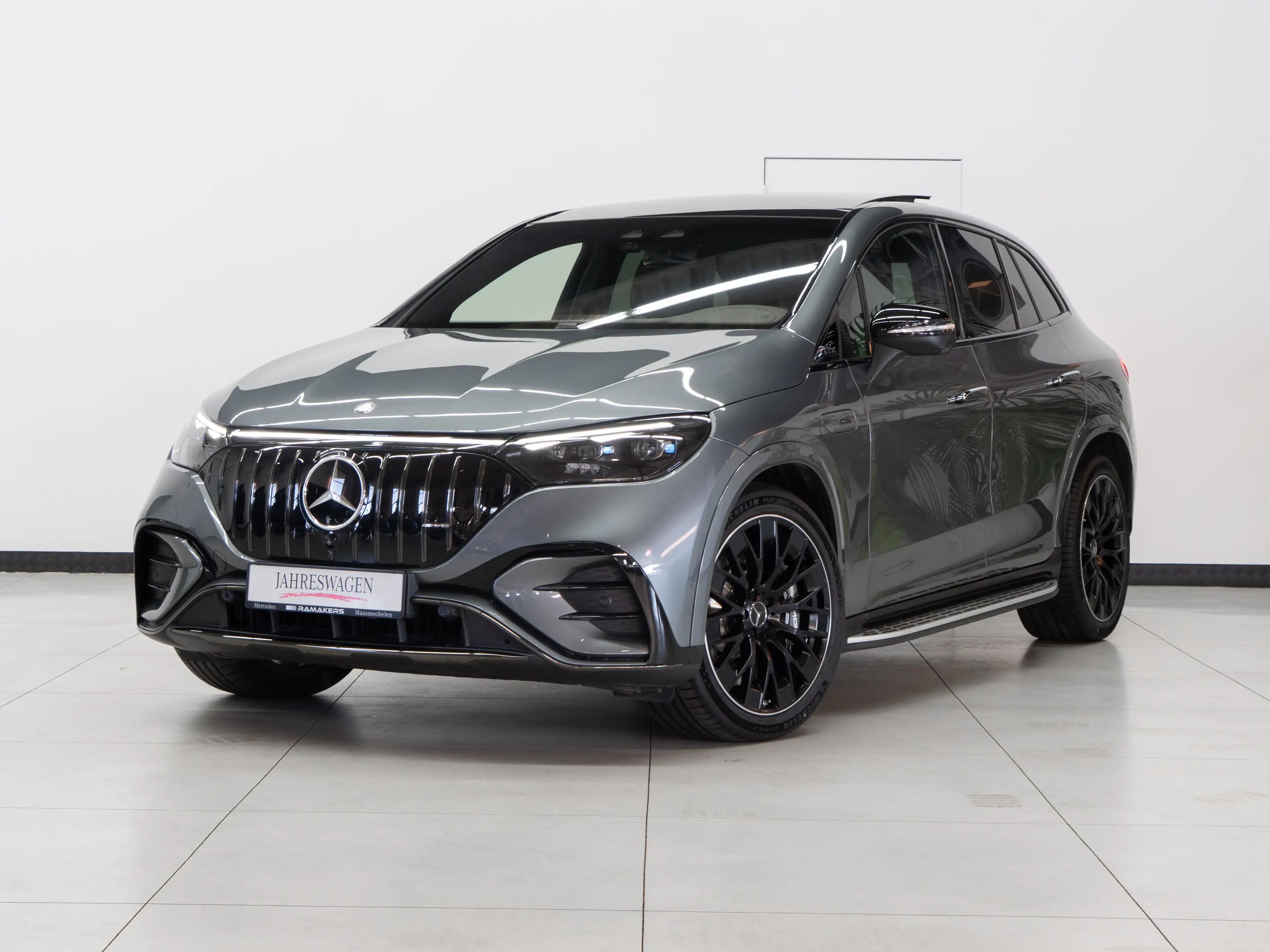 Mercedes-Benz EQE SUV 43 AMG 4M Night-II 21" HYPERSCREEN Airmatic FULL