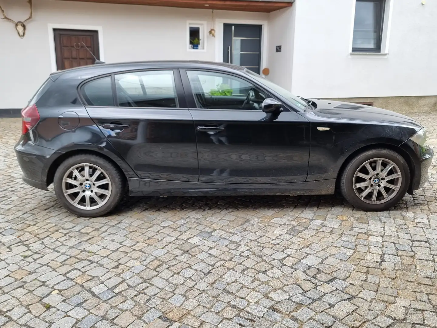 BMW 116 1er (5-Türer) 116i Schwarz - 1