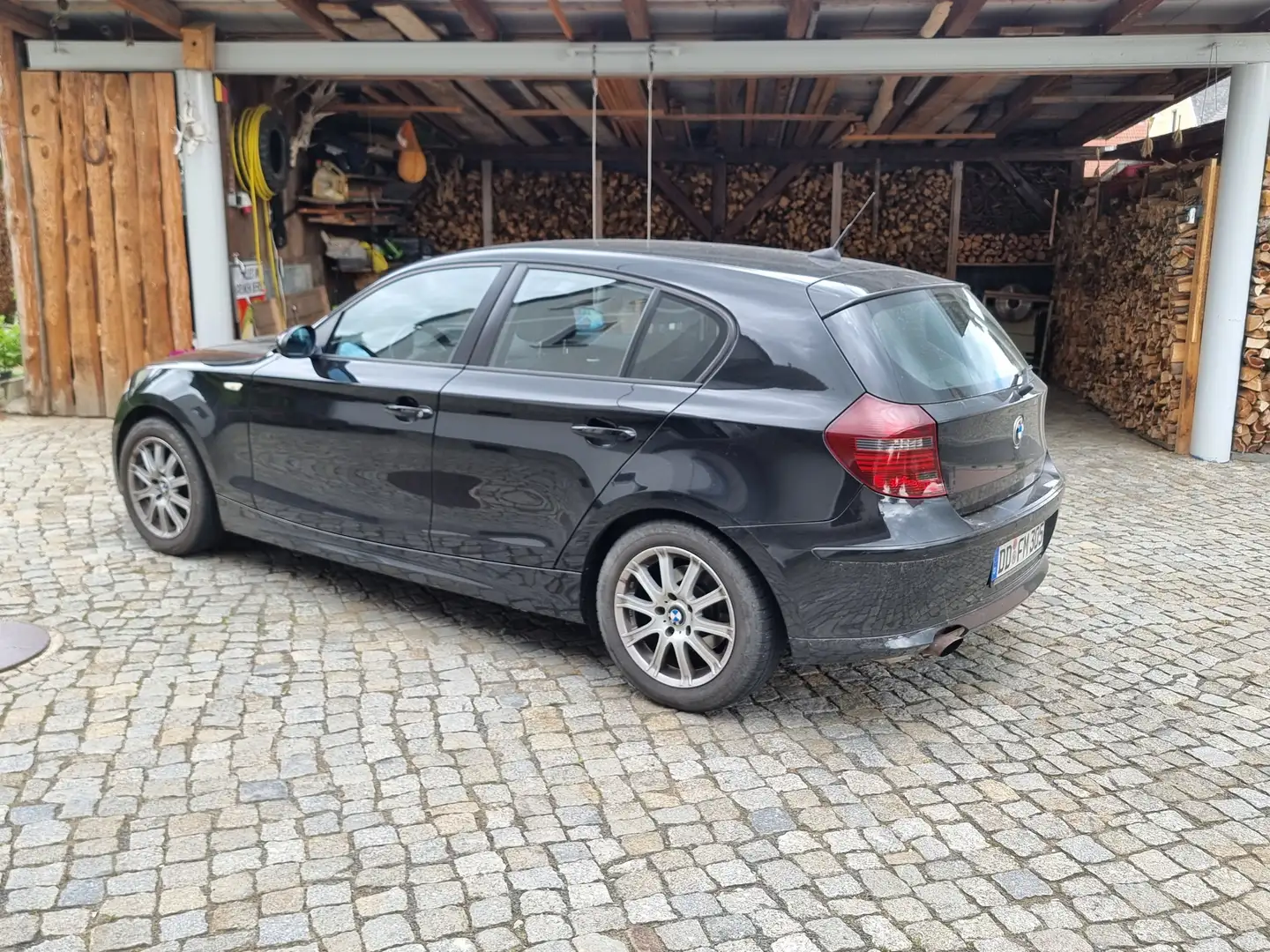 BMW 116 1er (5-Türer) 116i Schwarz - 2