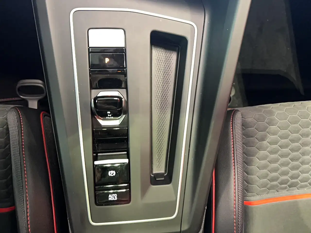 Volkswagen Golf GTI — photo 26