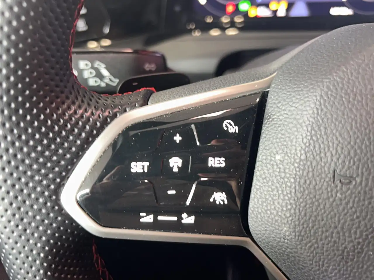 Volkswagen Golf GTI — photo 11