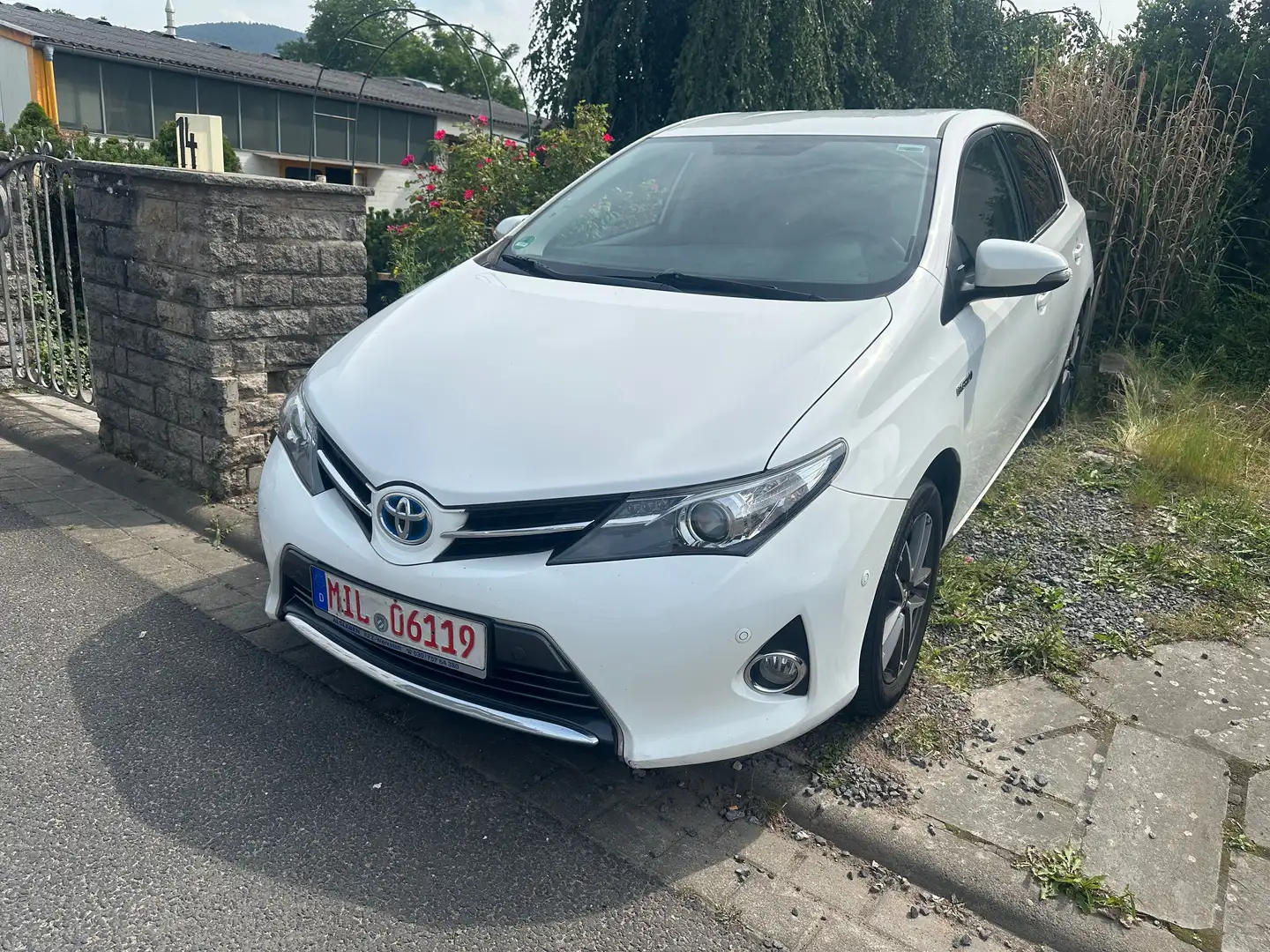 Toyota Auris Hybrid Edition Blanc - 1