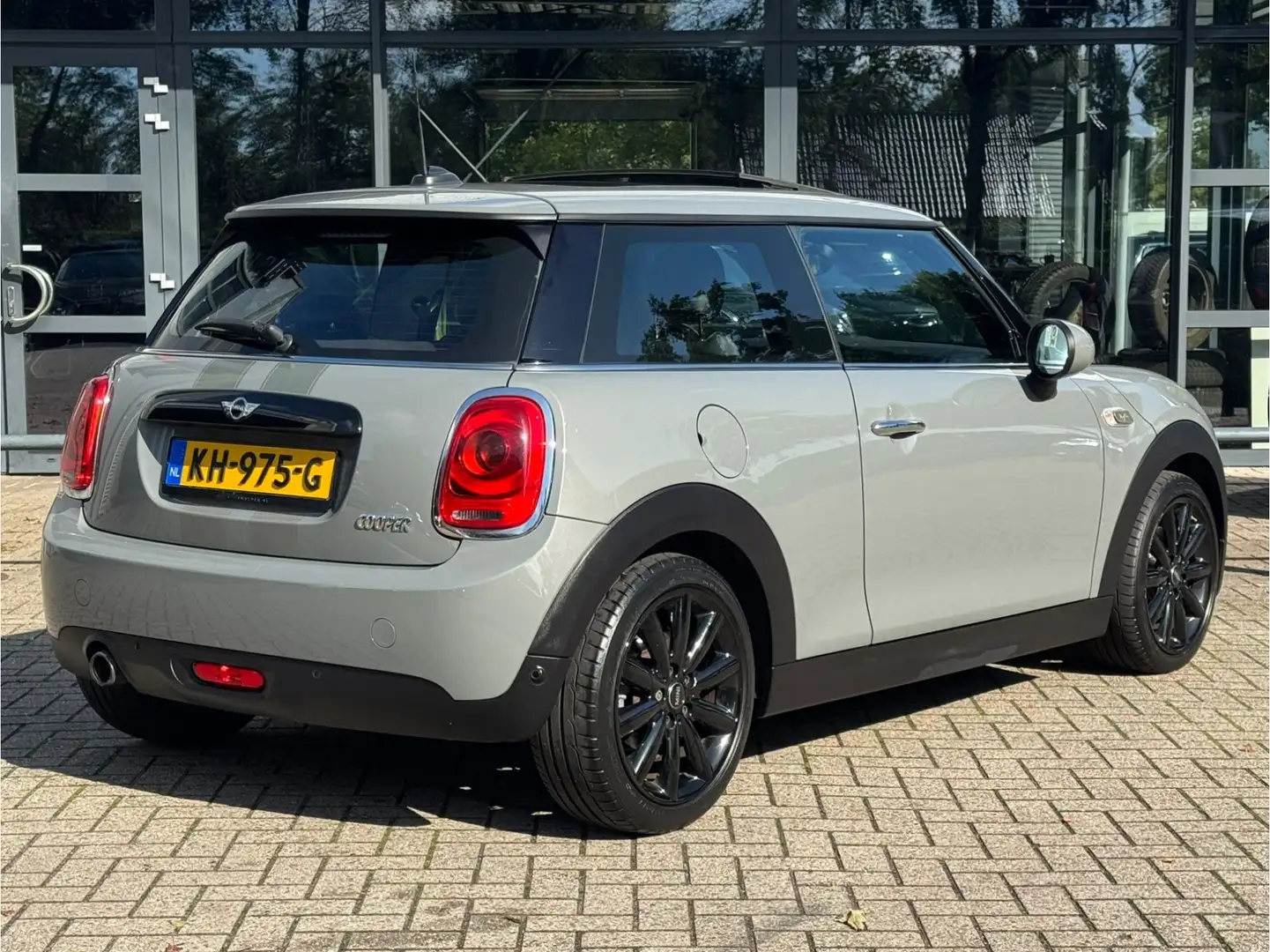 MINI Cooper Mini 1.5 Marylebone Pano/H&K/Clima/Navi/LED/Cruise Grijs - 2