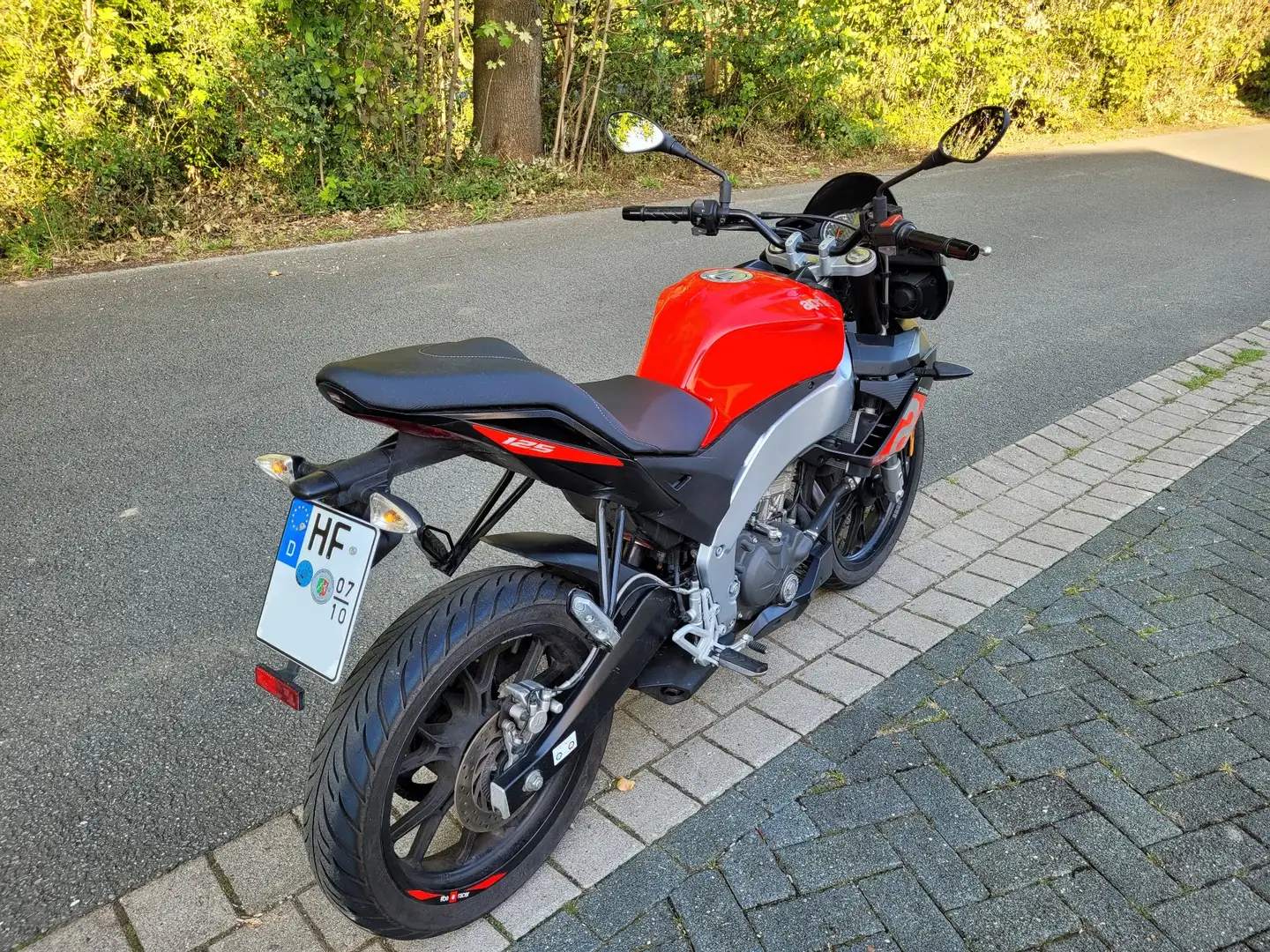 Aprilia Tuono 125 Rot - 2