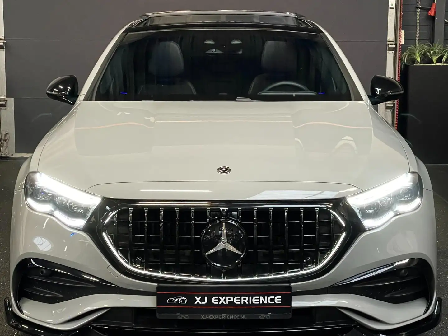 Mercedes-Benz E 300 e Sport Edition AMG PANO 313 PK Gris - 1