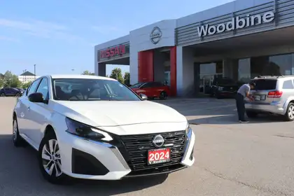White 2024 Nissan Altima Sedan  Automatic