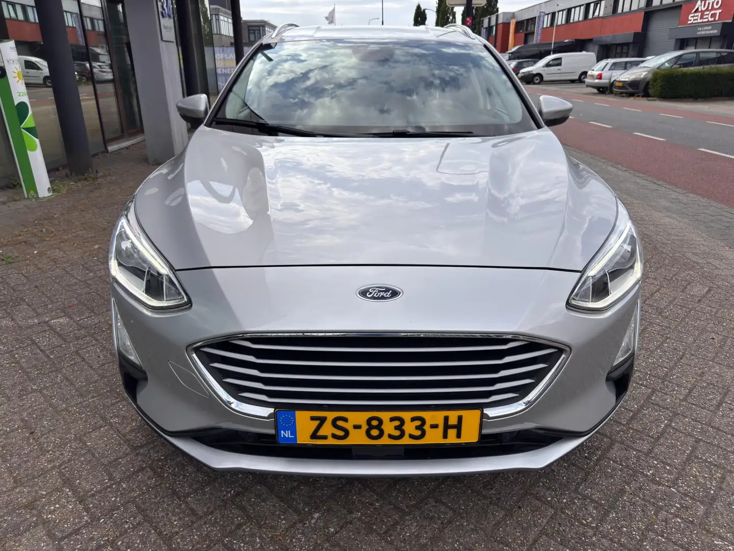 Ford Focus Wagon 1.0 EcoBoost Vignale / Navi / Apple Carplay Gris - 2