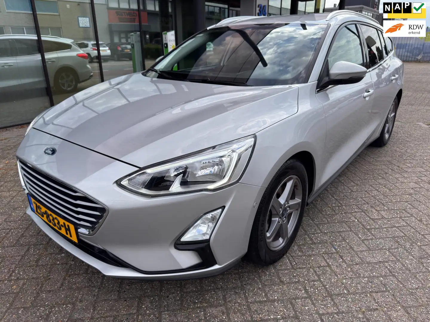 Ford Focus Wagon 1.0 EcoBoost Vignale / Navi / Apple Carplay Gris - 1