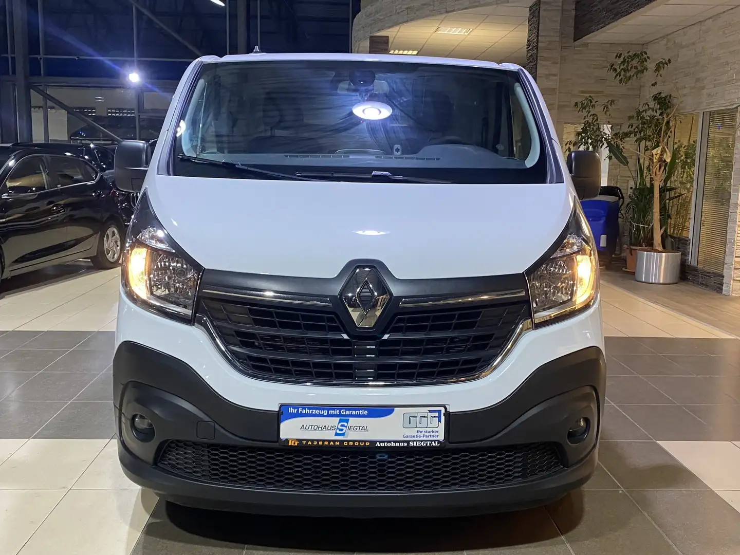 Renault Trafic L2H1 3,0t Komfort PDC R.Cam Tempomat SHZ Weiß - 2