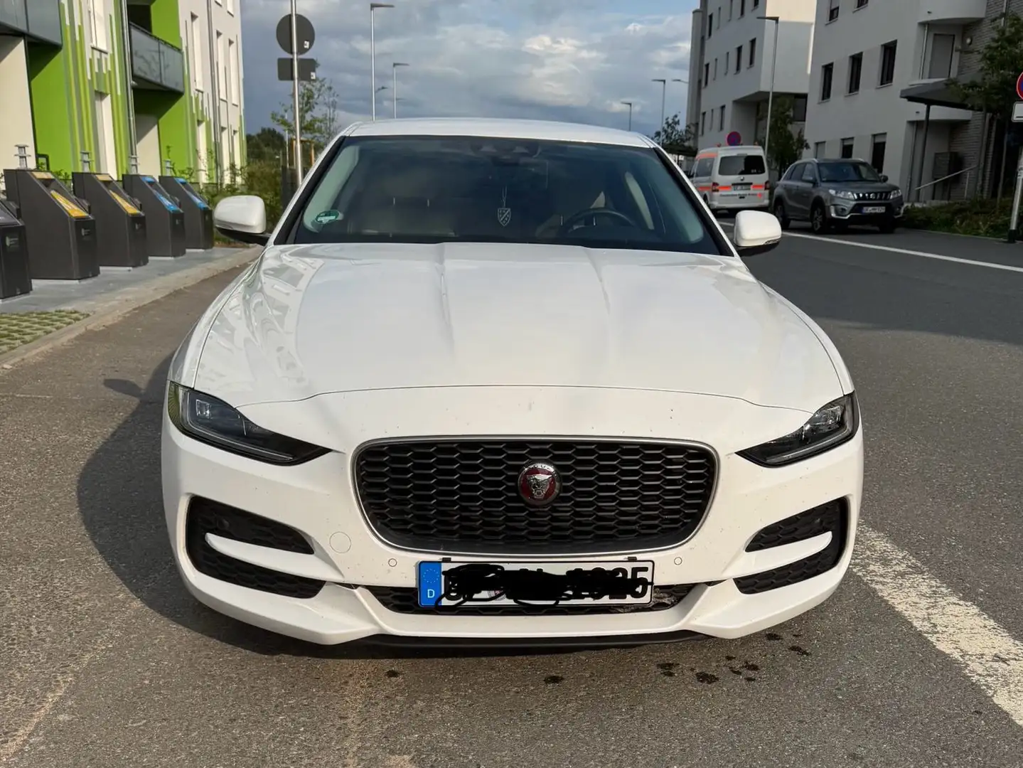 Jaguar XE XE D180 AWD Aut. HSE Weiß - 1