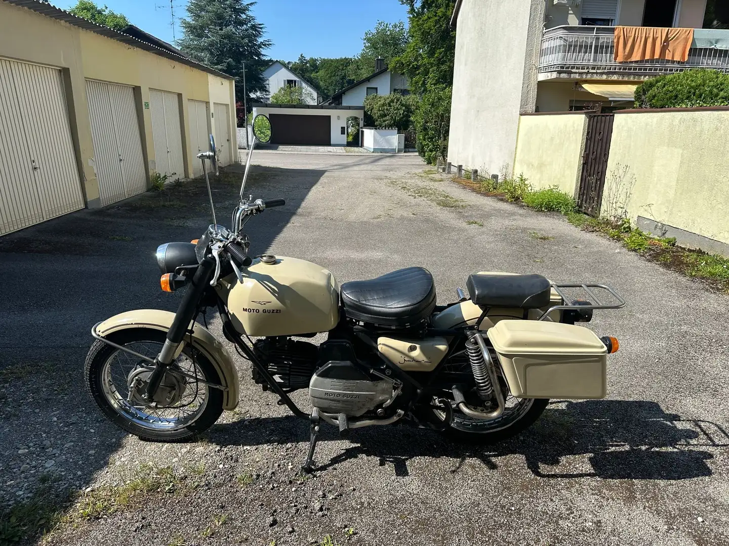 Moto Guzzi Nuovo Falcone Sahara Beige - 2